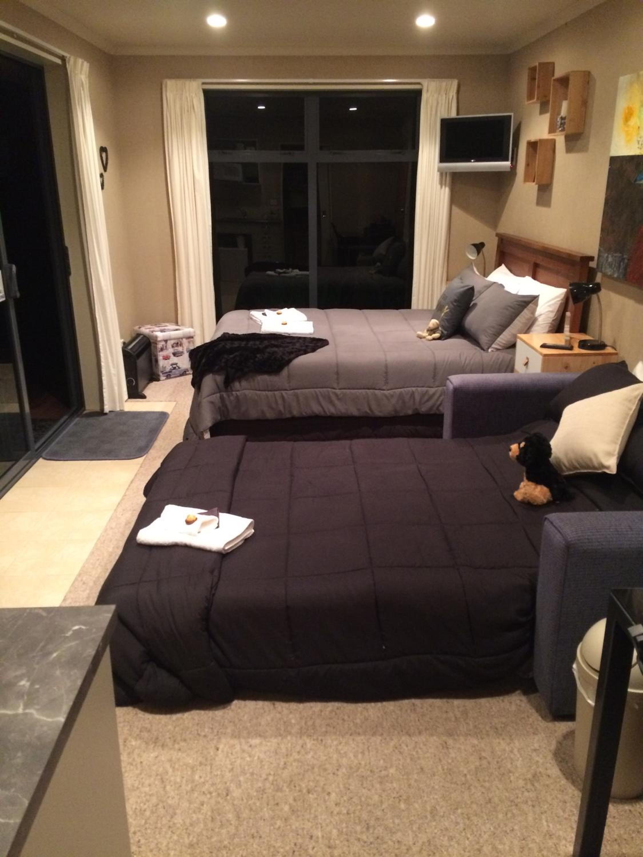 Modern BNB unit with Wifi and Breakfast view 4