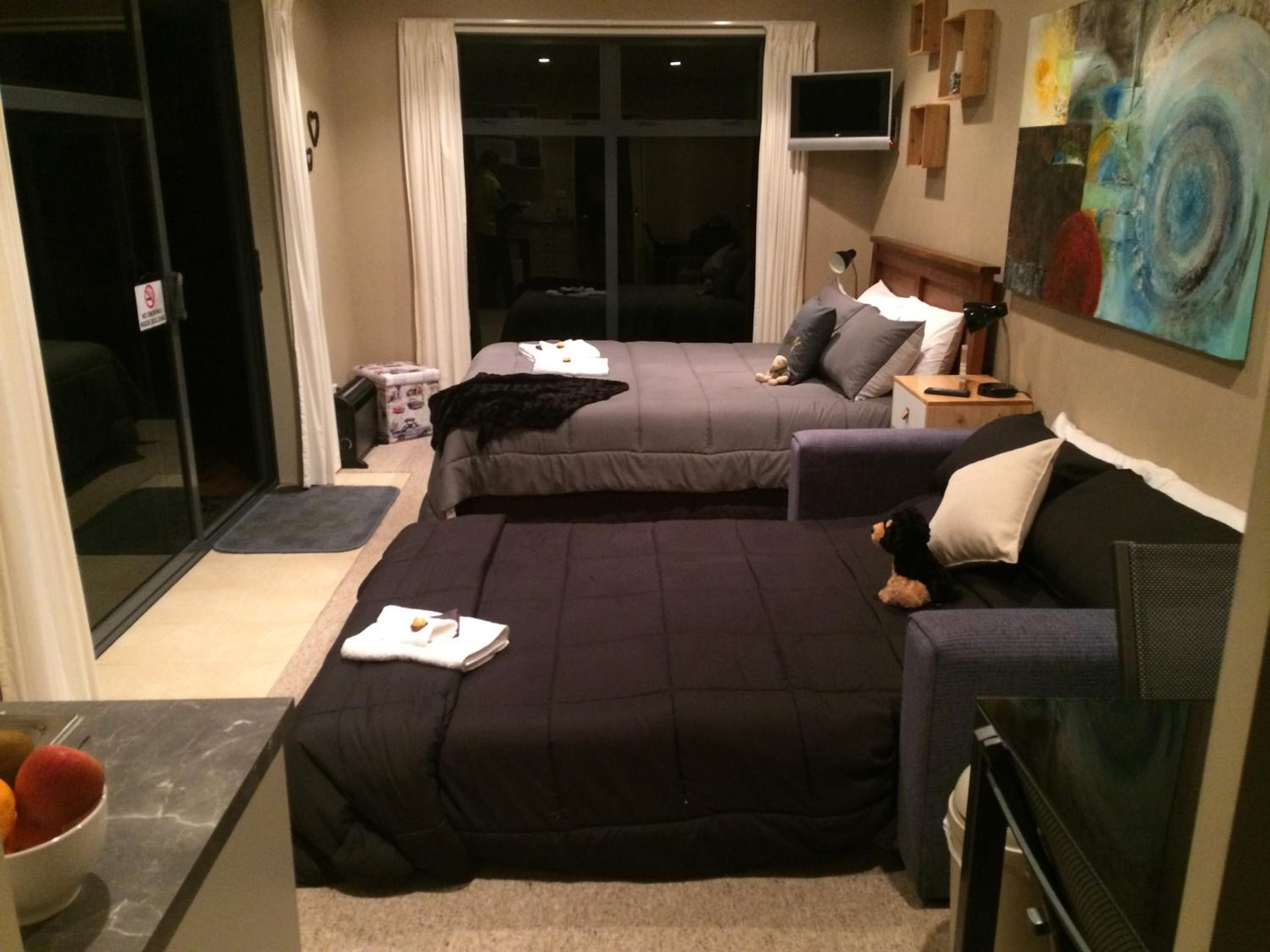 Modern BNB unit with Wifi and Breakfast view 3