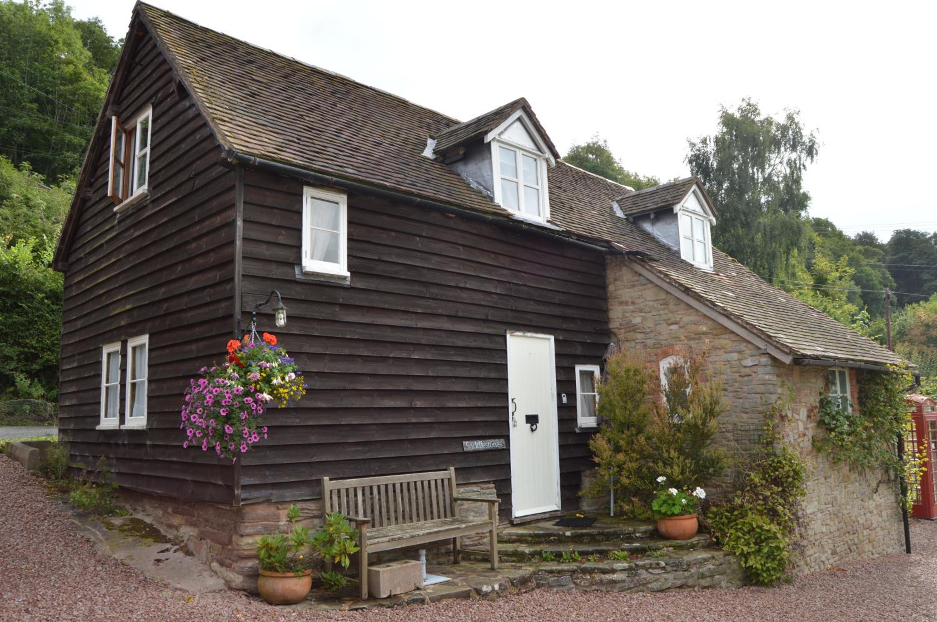 Whitewells Farm Cottages - 7 exceptionally well appointed pet friendly barn conversions set in 10 acres of gardens, fields and woodland suitable from 2 to 