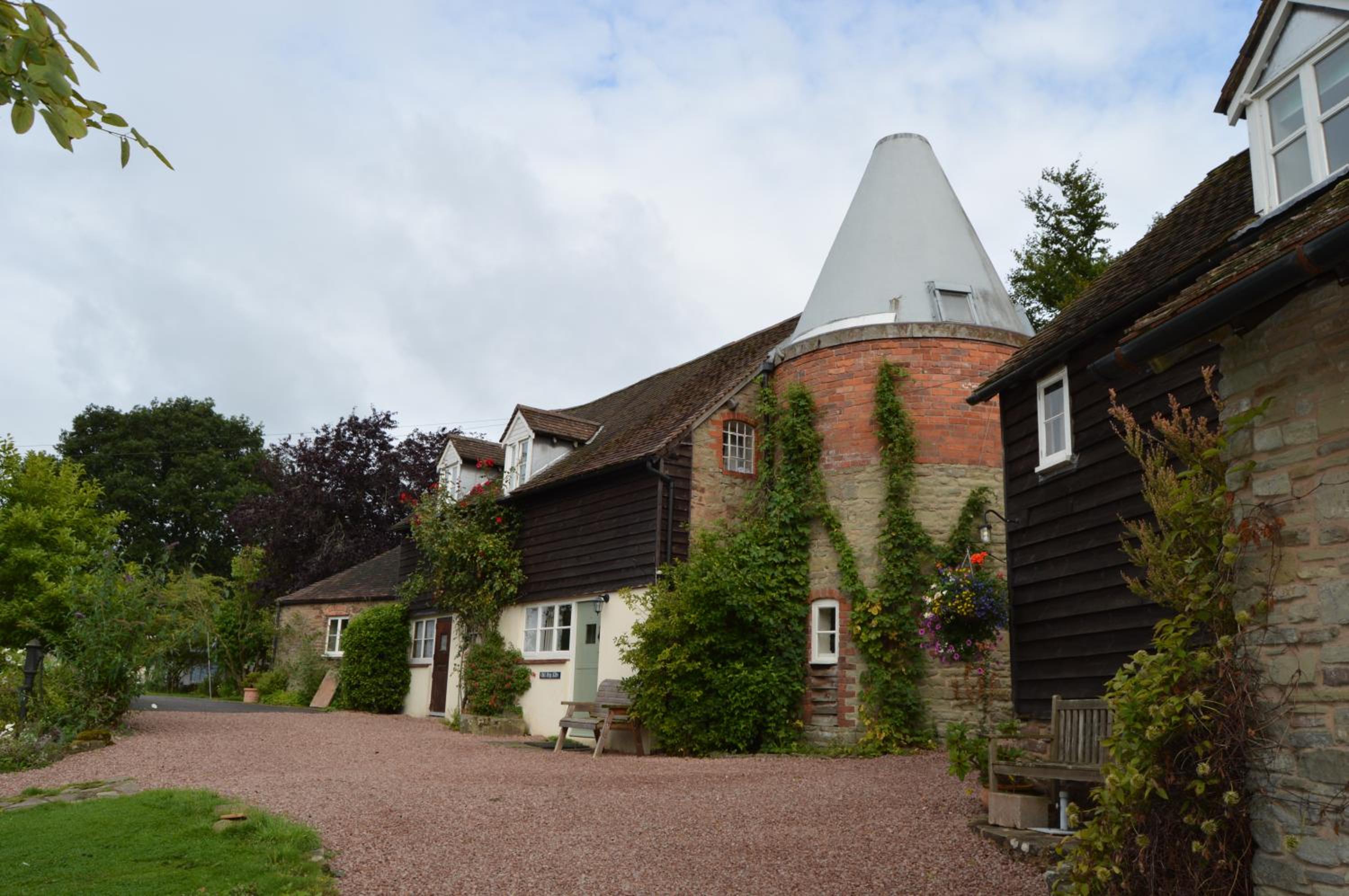 Whitewells Farm Cottages - 7 exceptionally well appointed pet friendly barn conversions set in 10 acres of gardens, fields and woodland suitable from 2 to 