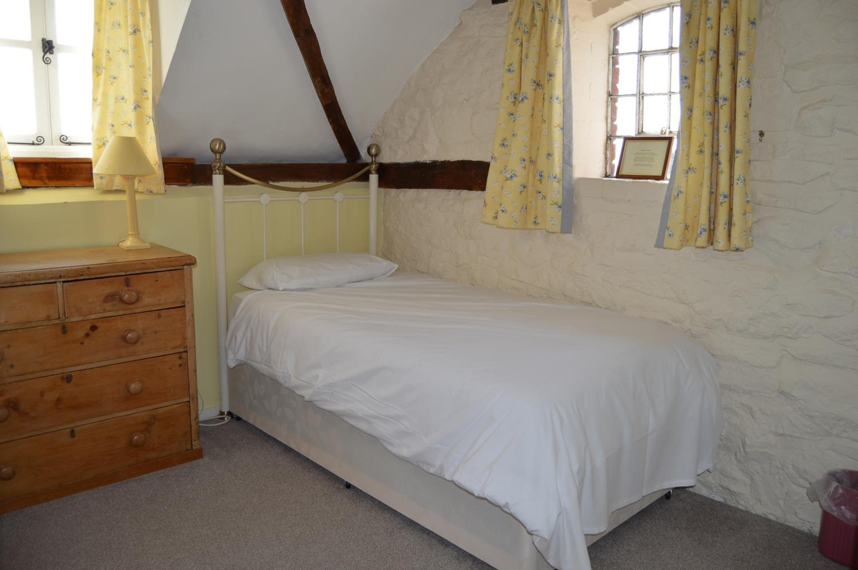 Whitewells Farm Cottages - 7 exceptionally well appointed pet friendly barn conversions set in 10 acres of gardens, fields and woodland suitable from 2 to 