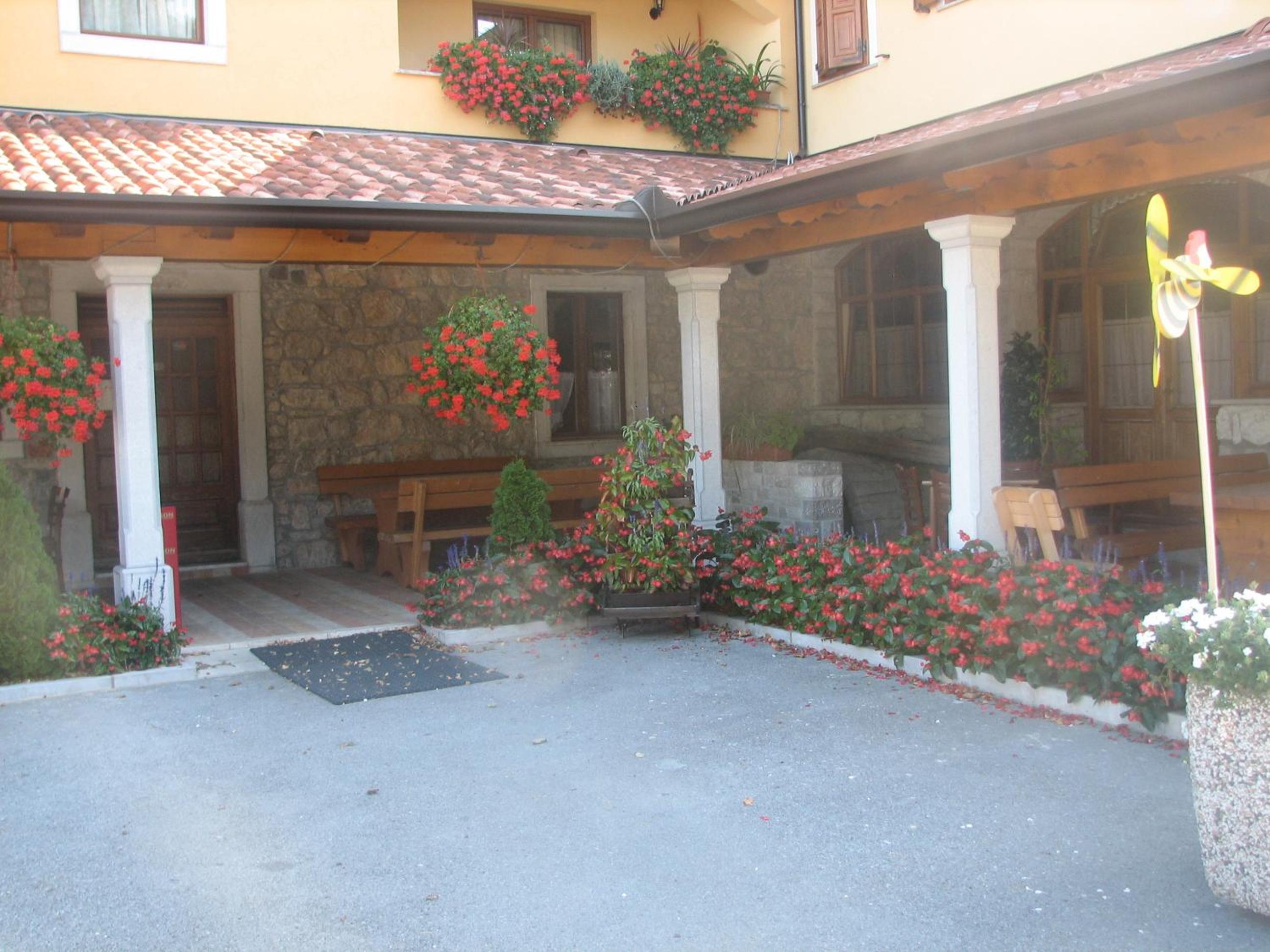 Guest House Pod Slavnikom view 4
