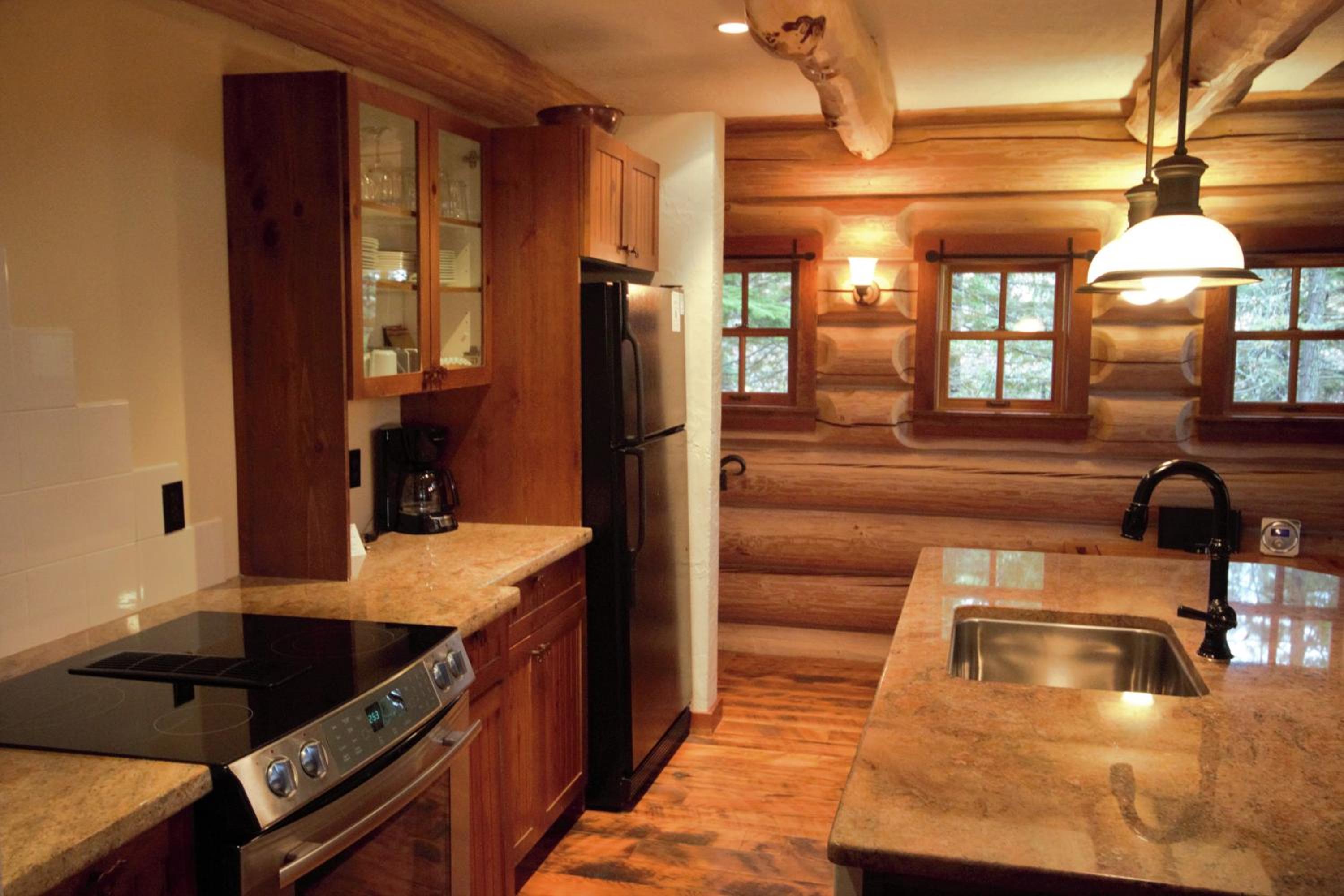 Snow Creek Cabins by Fernie Lodging Co