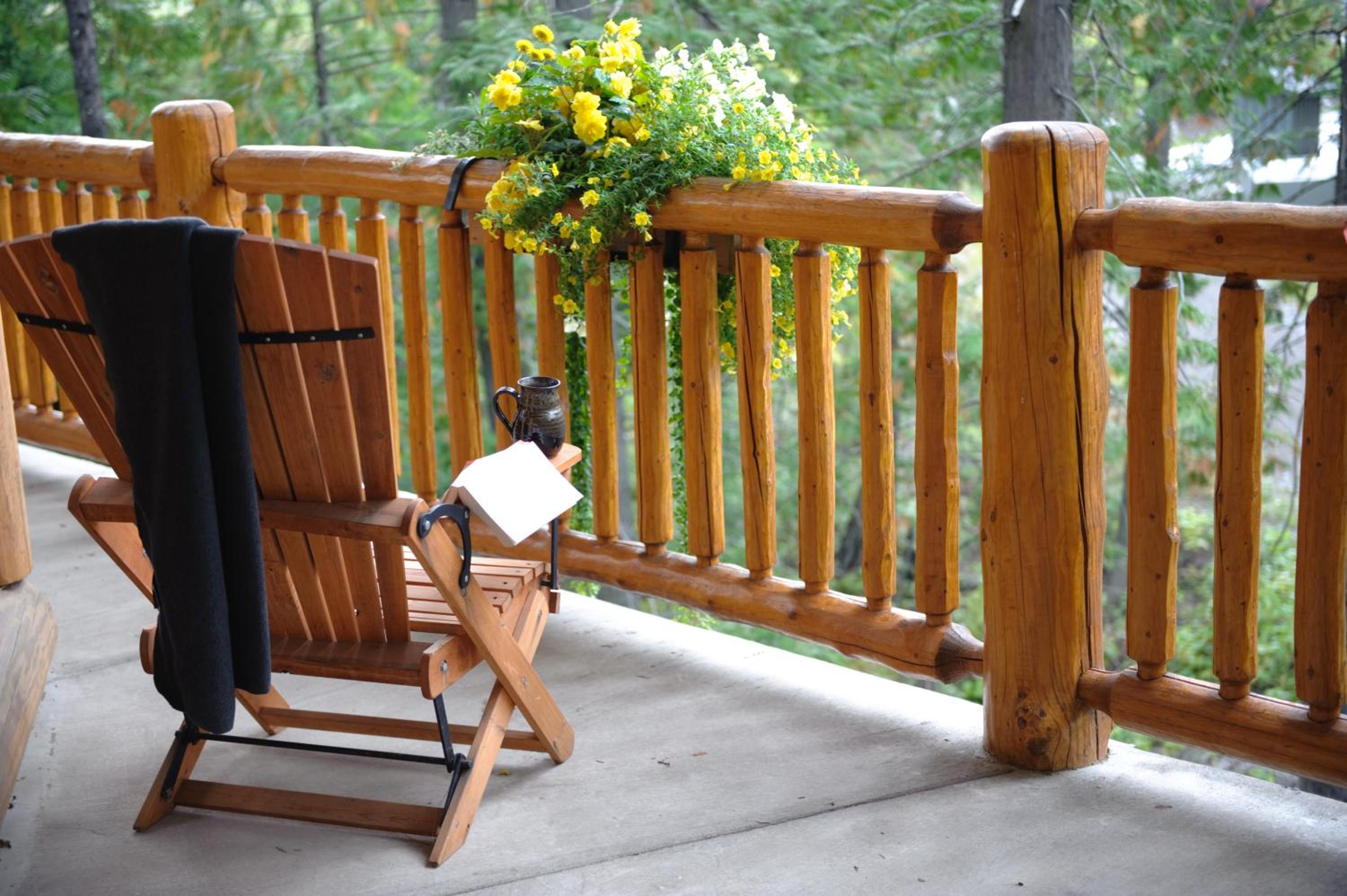 Snow Creek Cabins by Fernie Lodging Co