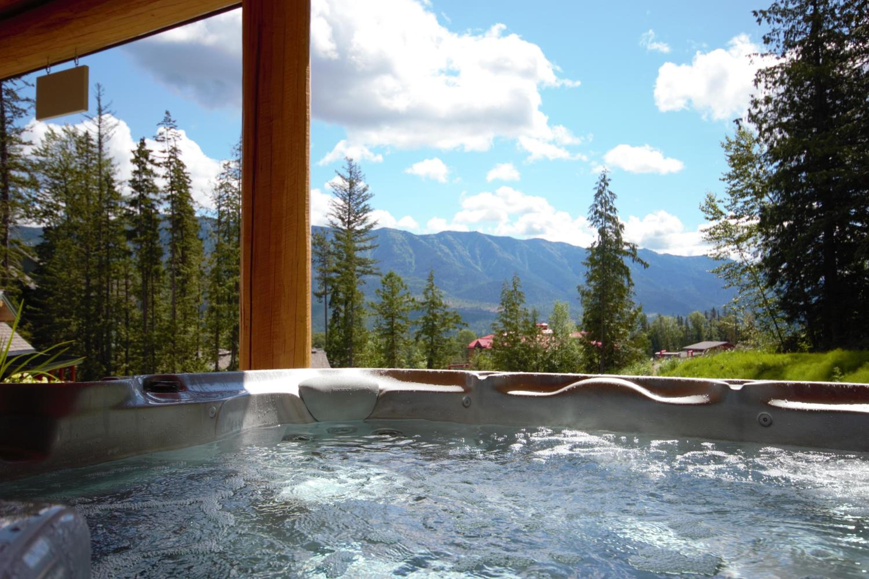 Snow Creek Cabins by Fernie Lodging Co