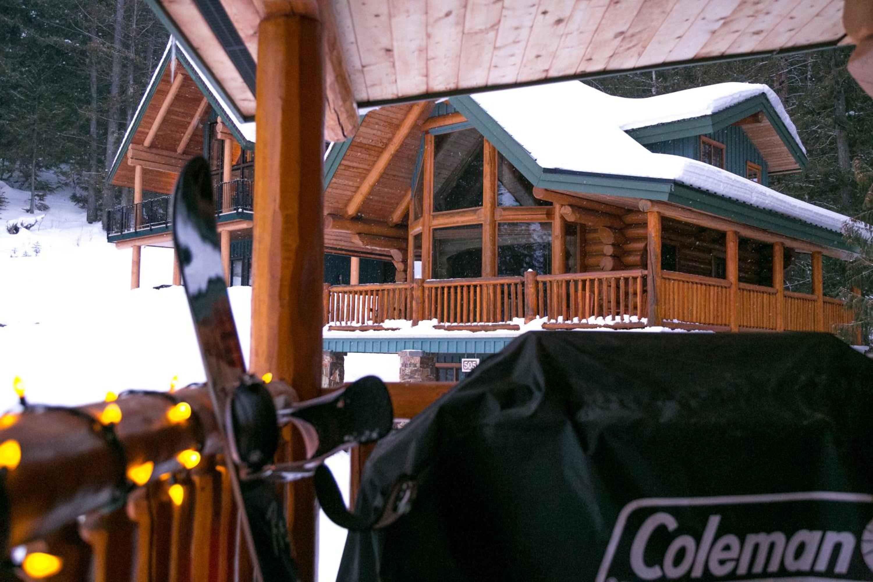 Snow Creek Cabins by Fernie Lodging Co