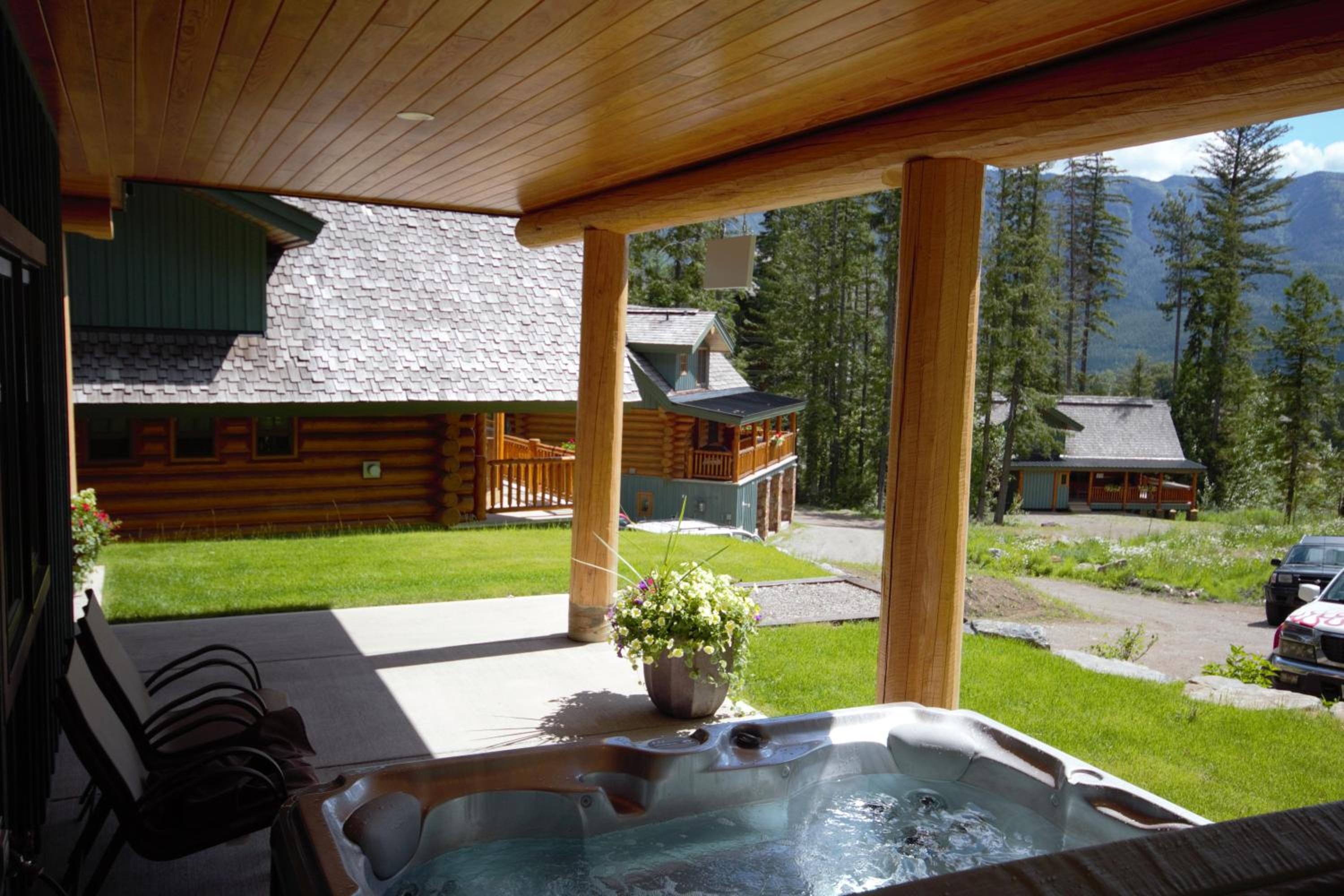 Snow Creek Cabins by Fernie Lodging Co