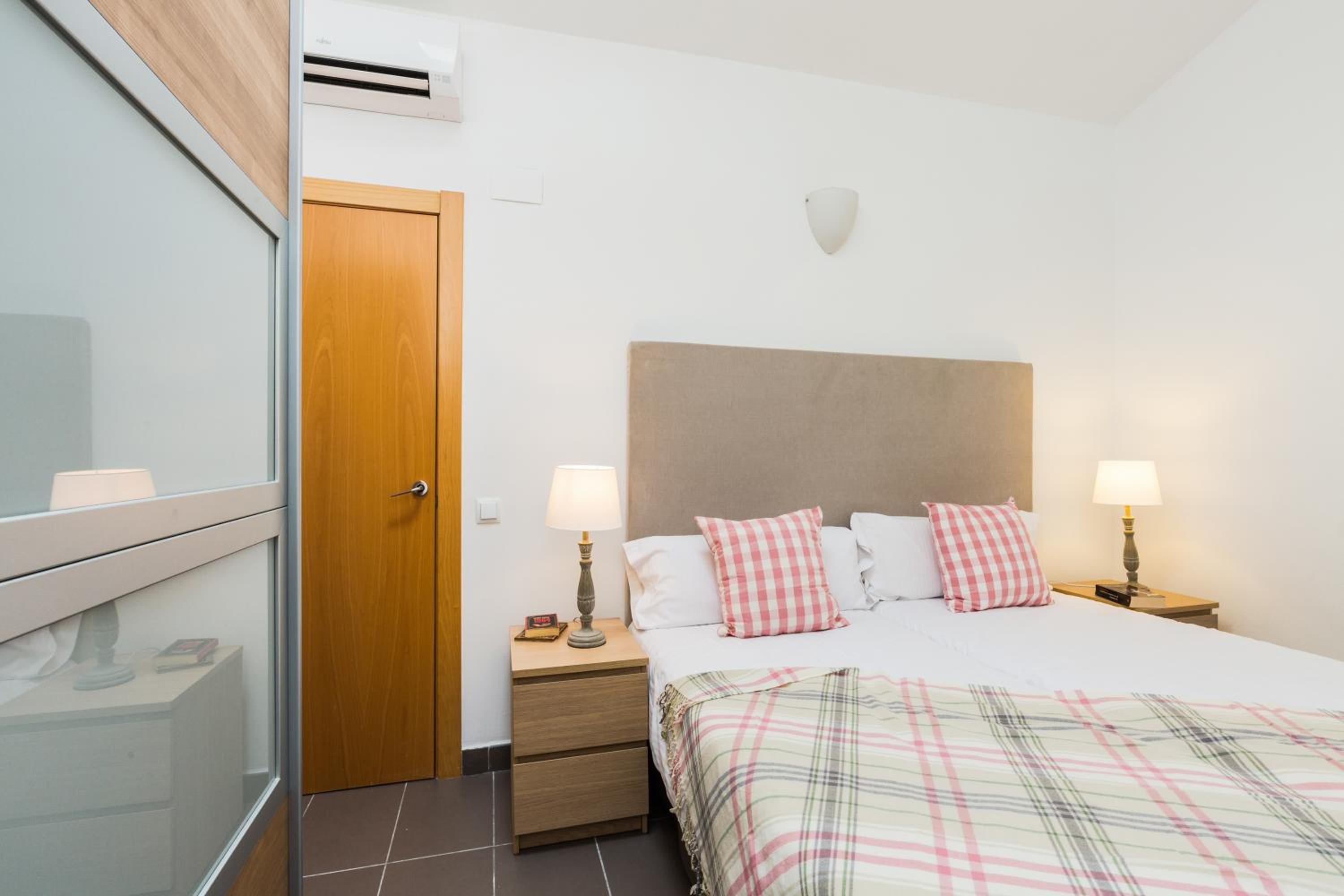 Apartamentos Cornellalux