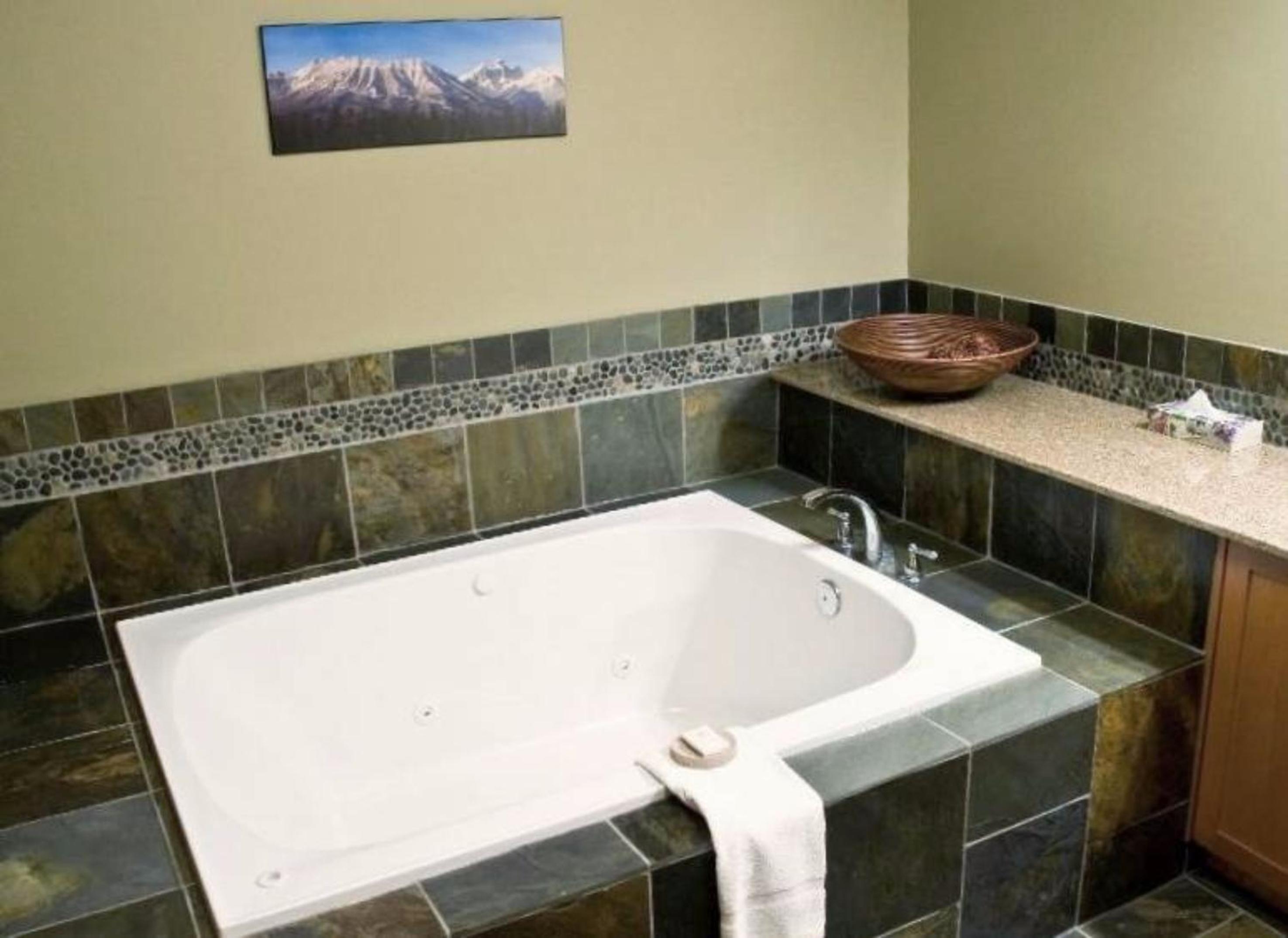Pinnacle Ridge Chalets by Fernie Lodging Co view 5