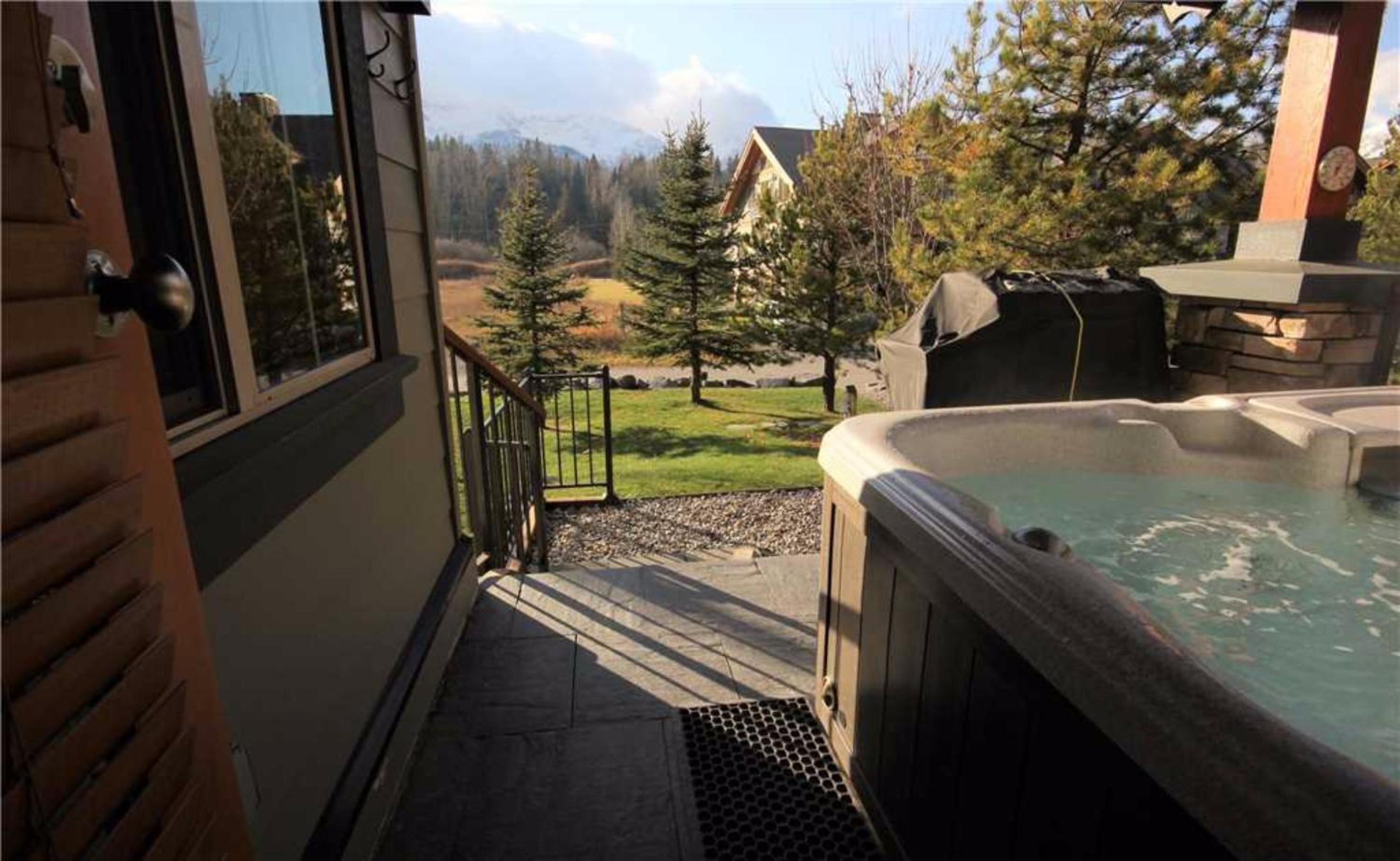 Pinnacle Ridge Chalets by Fernie Lodging Co view 2