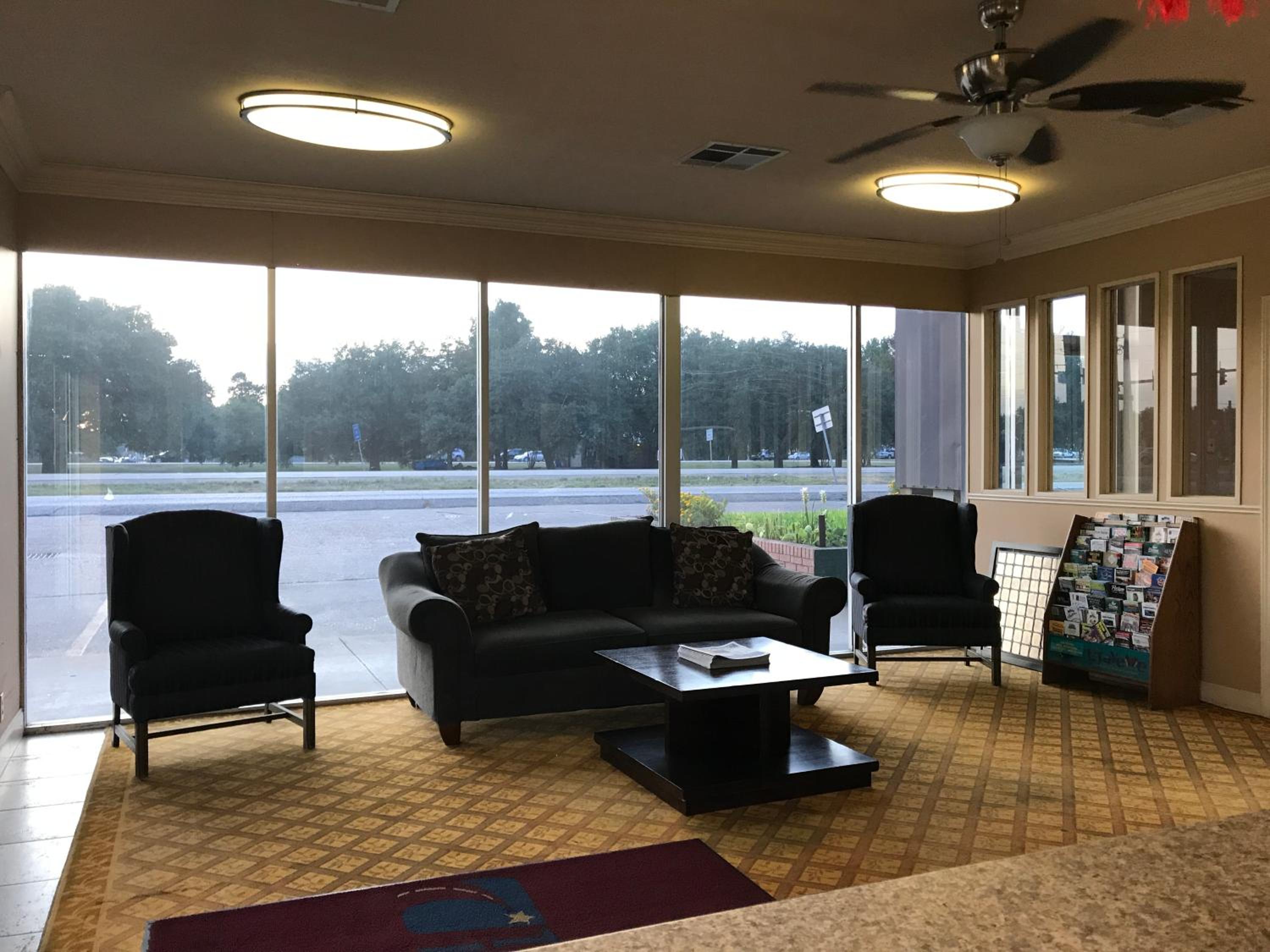 Hotel Express Inn - Image 1