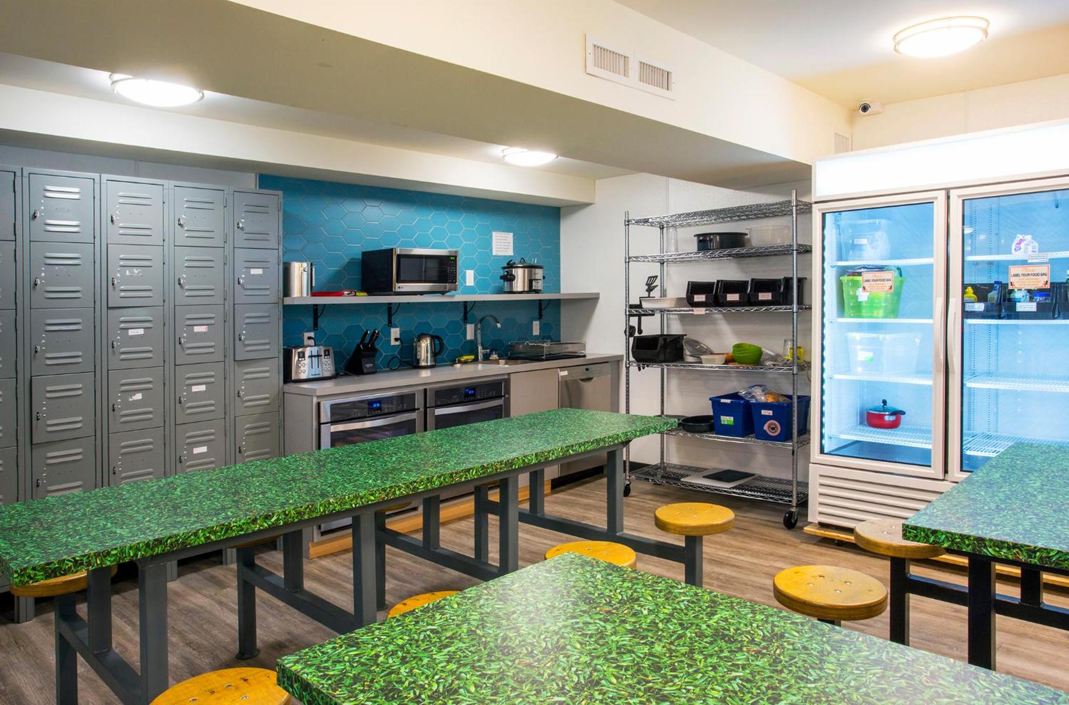 Jasper Vacations - Jasper Downtown Hostel - Property Image 11