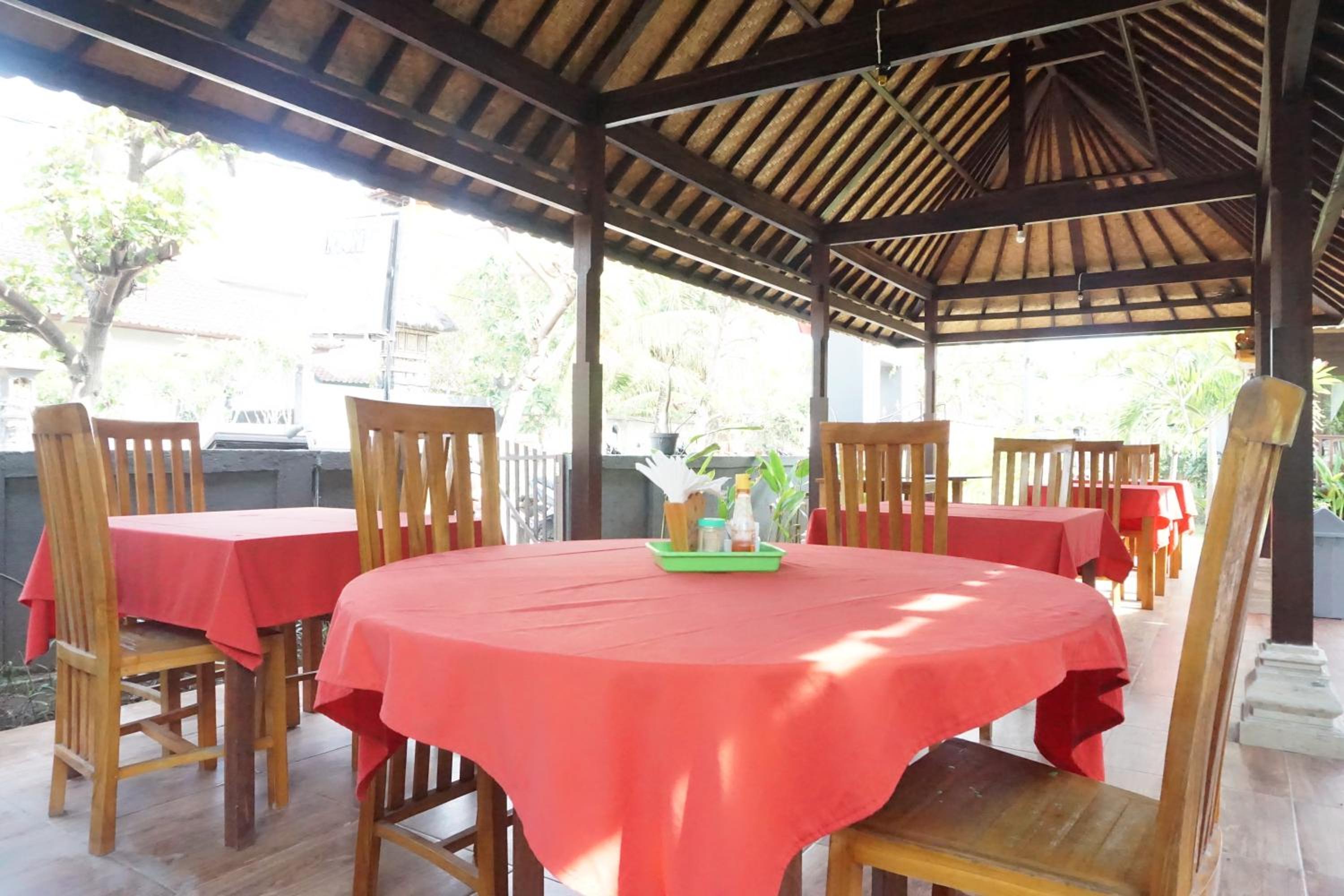 Nyoman Guesthouse and Grill