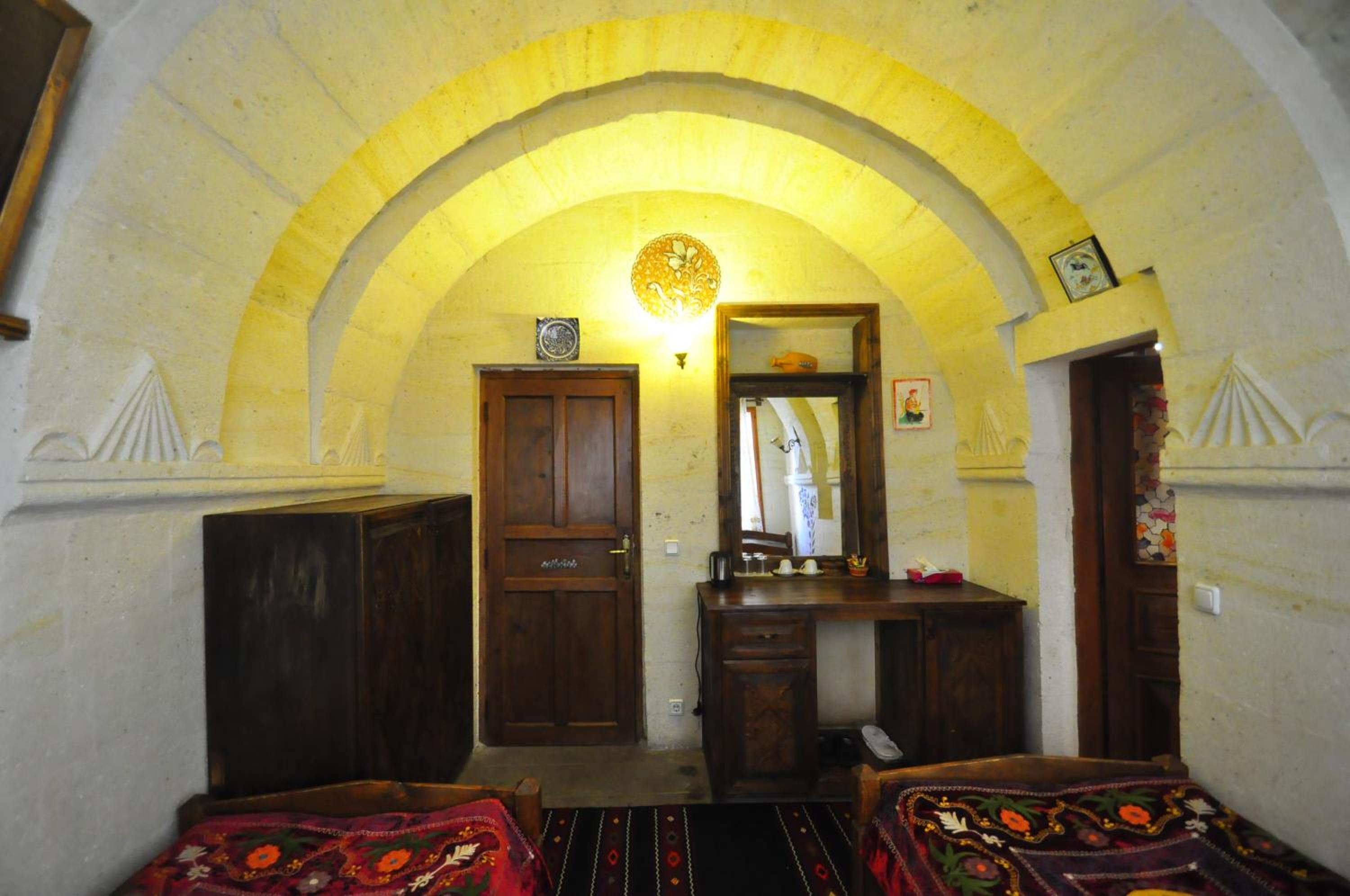Kismet Cave House - Image 33