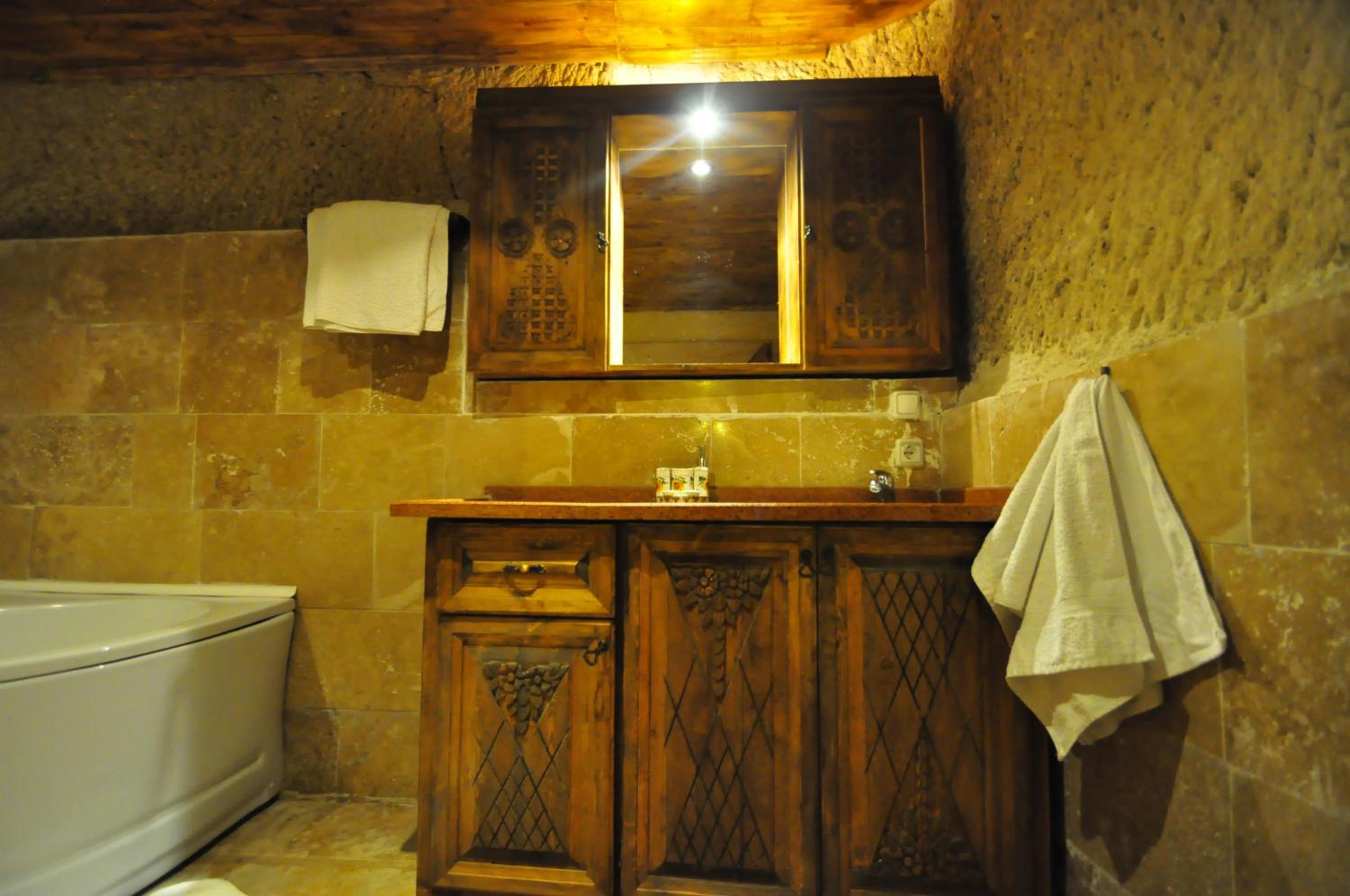 Kismet Cave House - Image 39