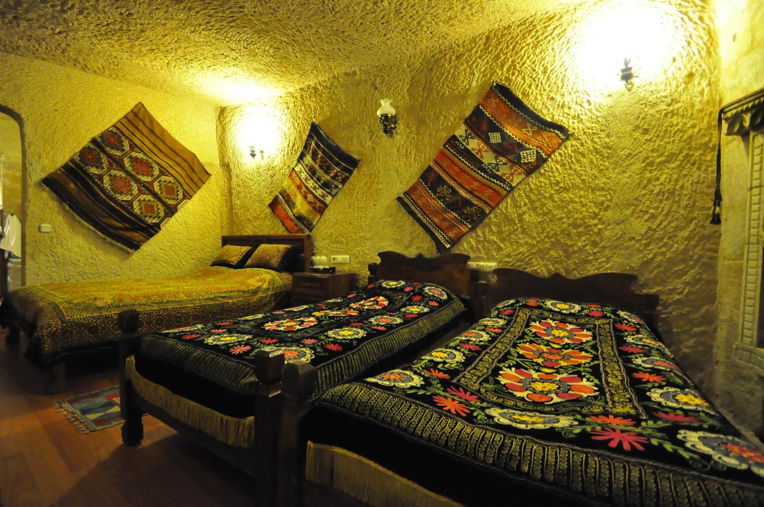 Kismet Cave House - Image 28