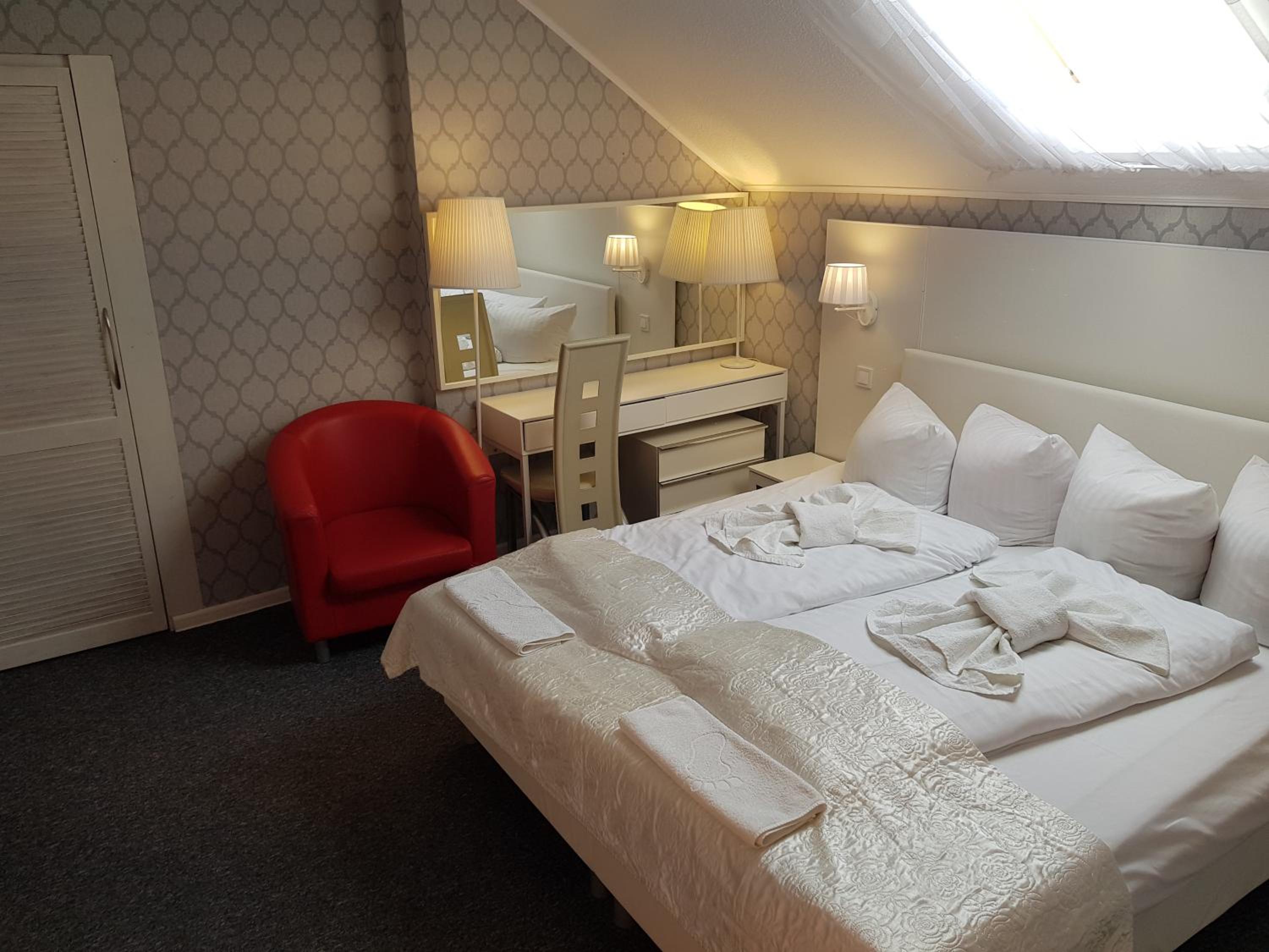 Motelik Lord view 3