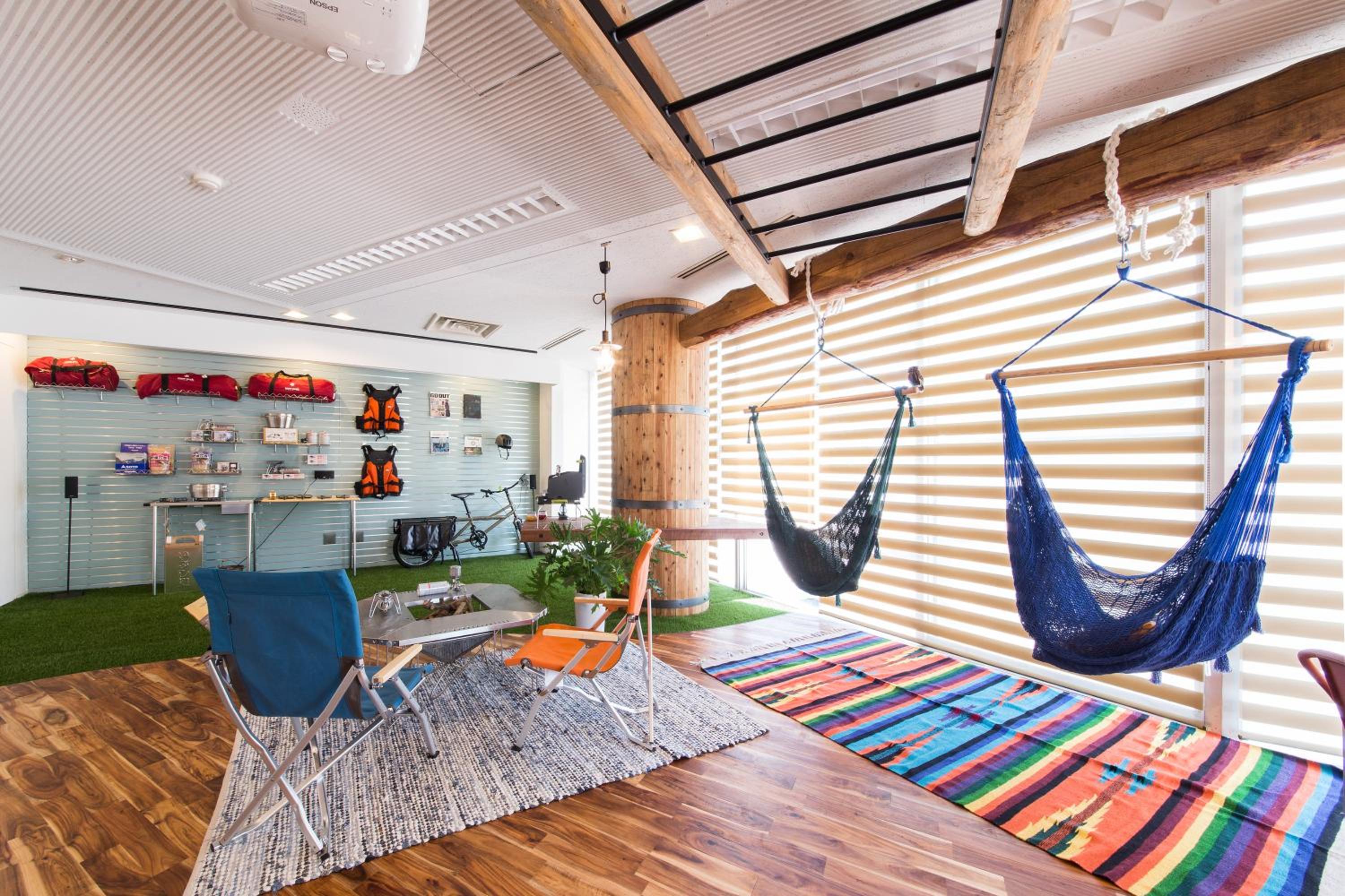 365BASE outdoor hostel