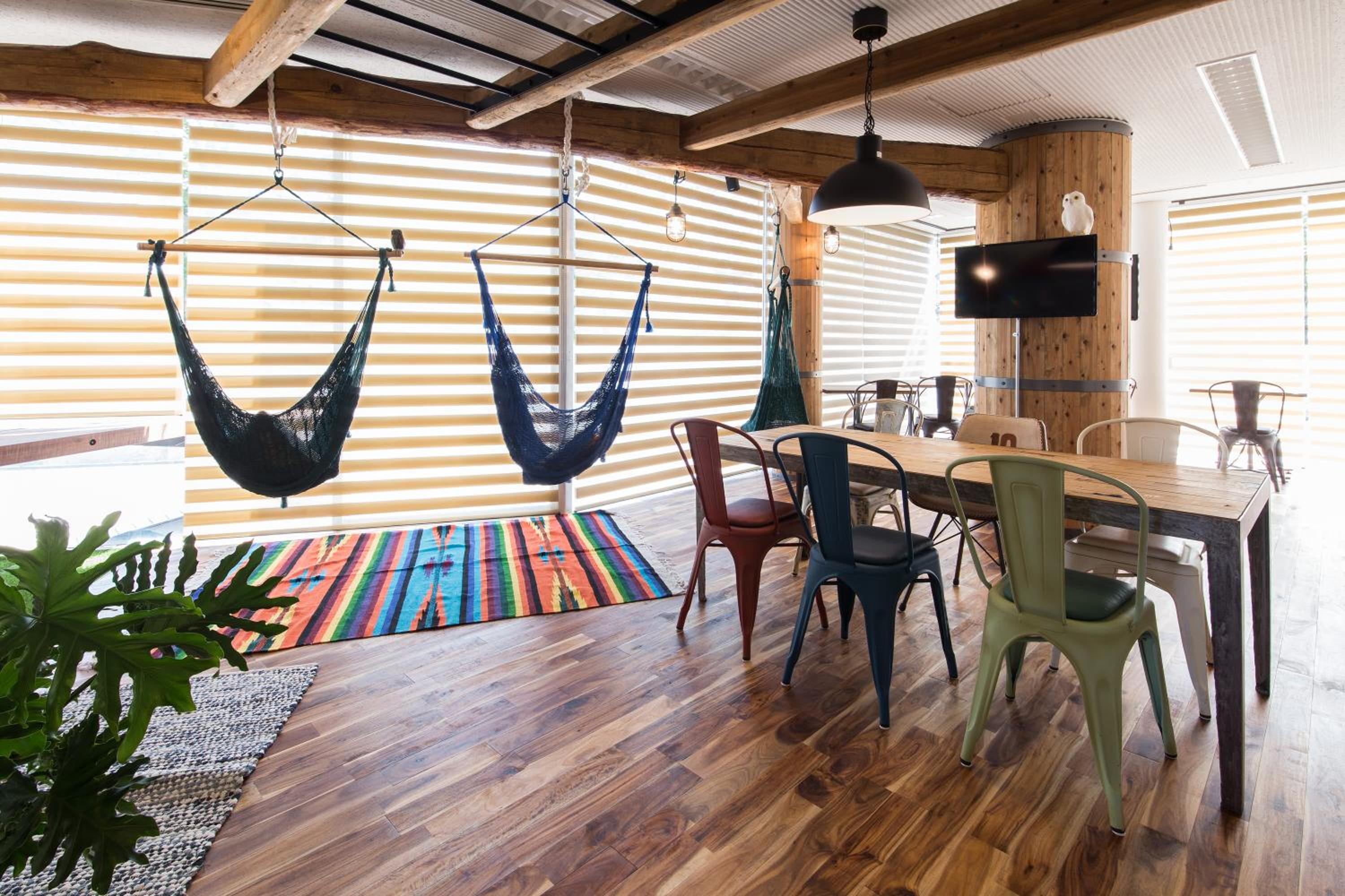 365BASE outdoor hostel