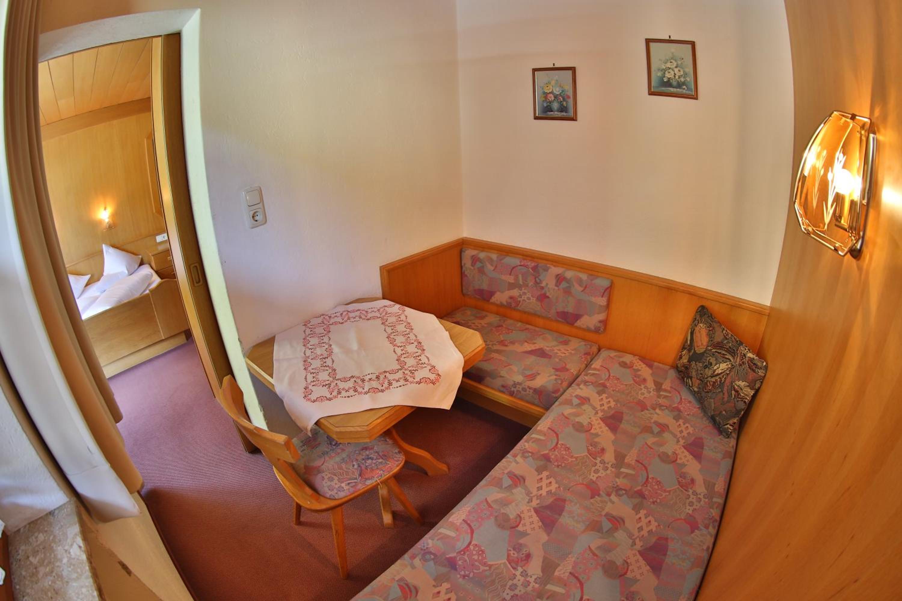 Photo 33