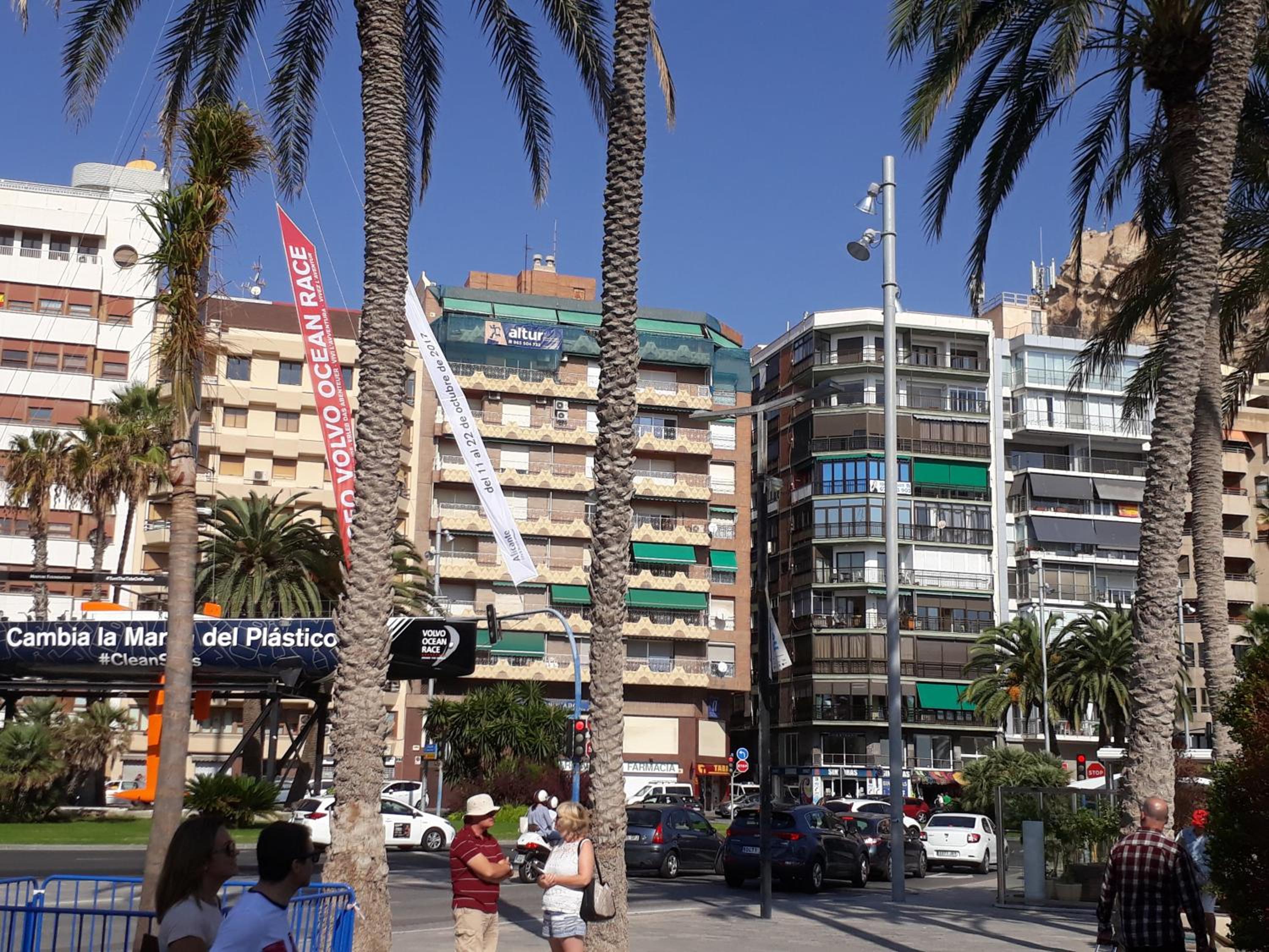 Alicante central and beach side apartment view 3