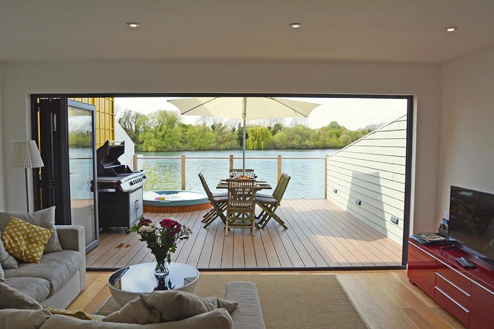 Lapwing Lake Lodge view 5