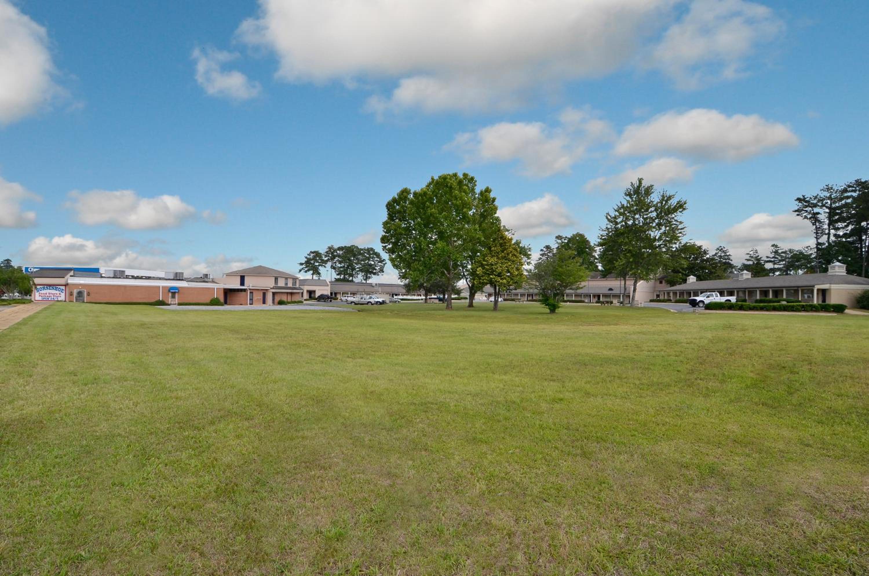 Days Inn by Wyndham Alexander City - Property Image 4
