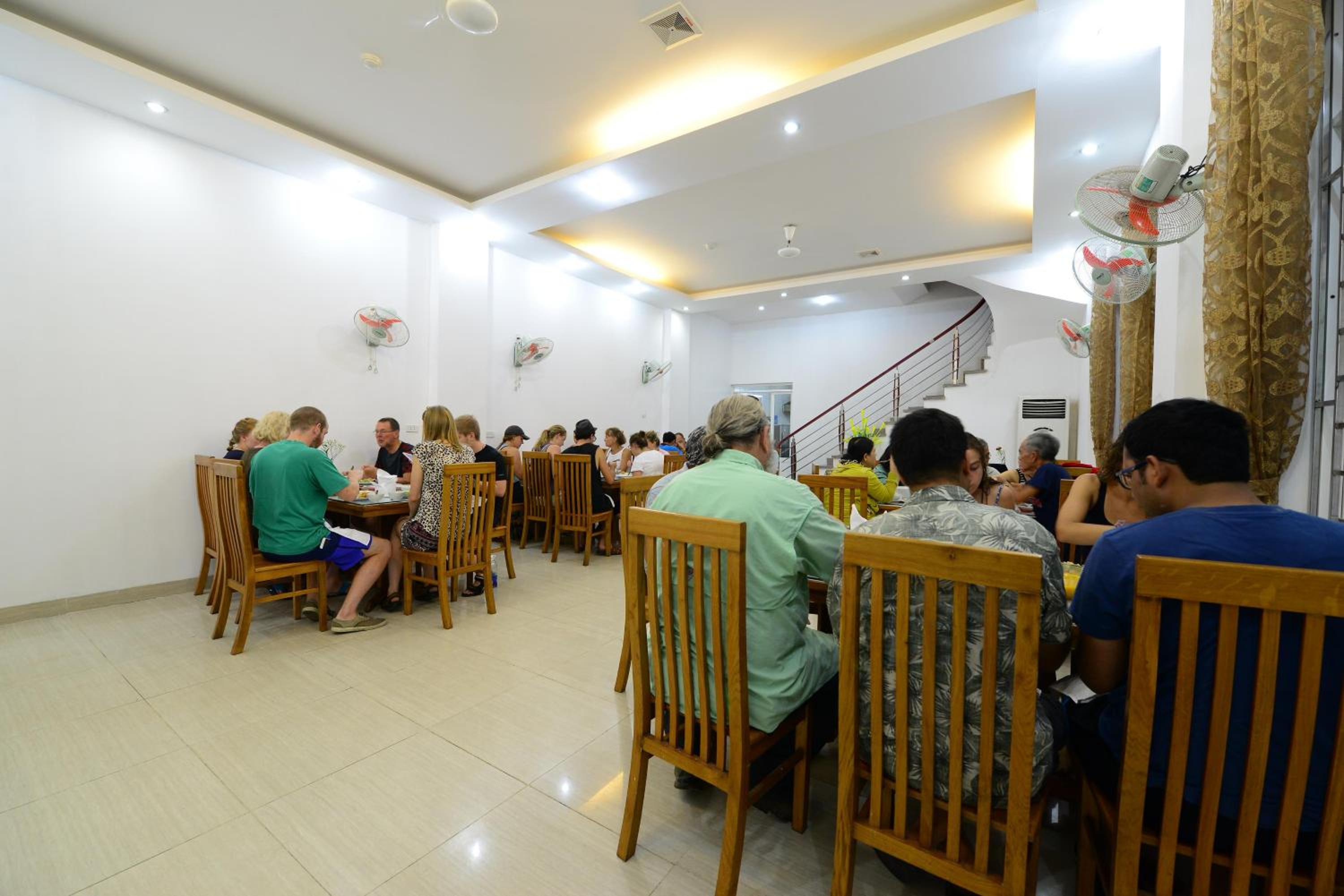 catba island hostel