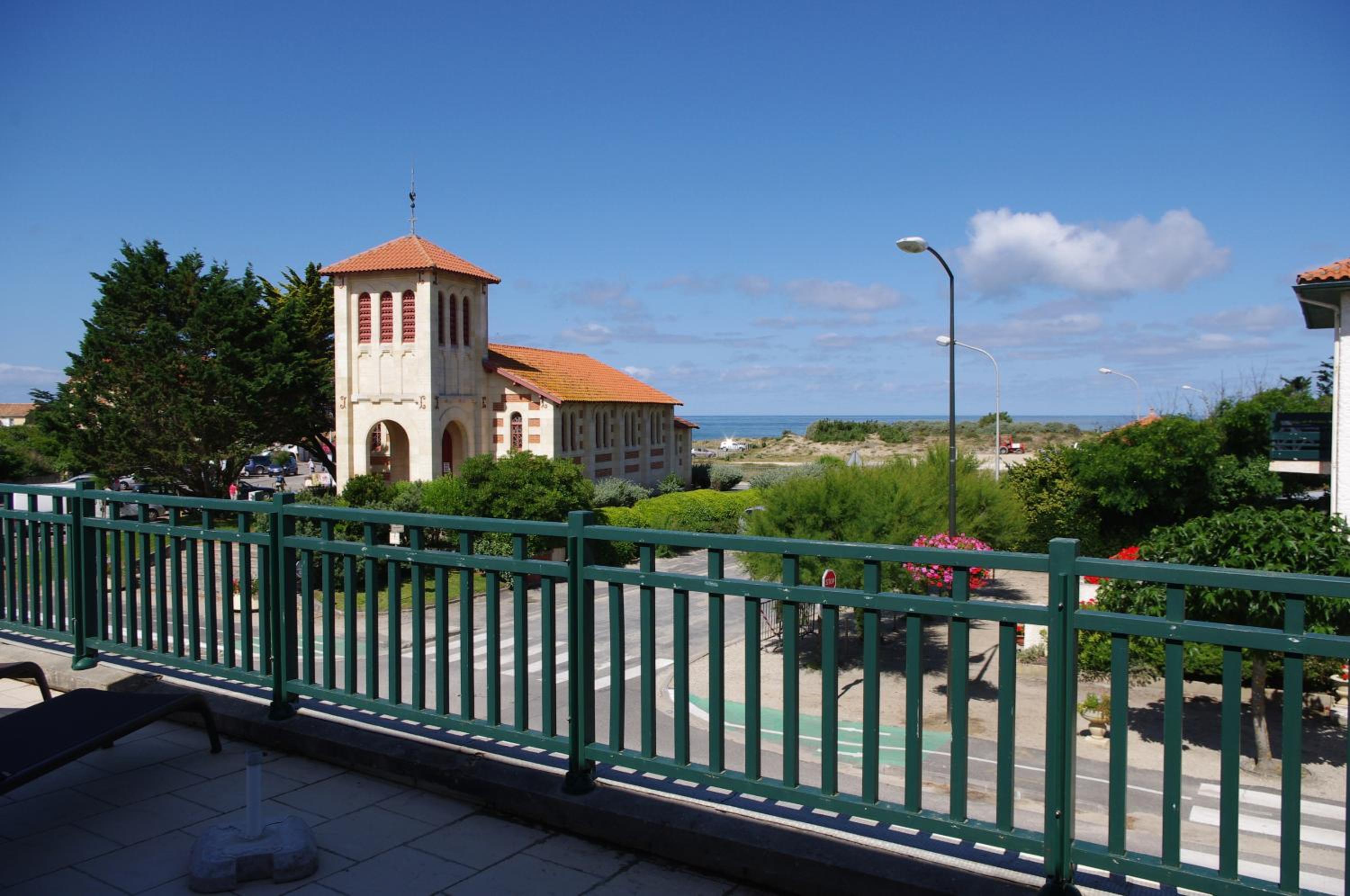 Hotel des Pins - Property Image 4