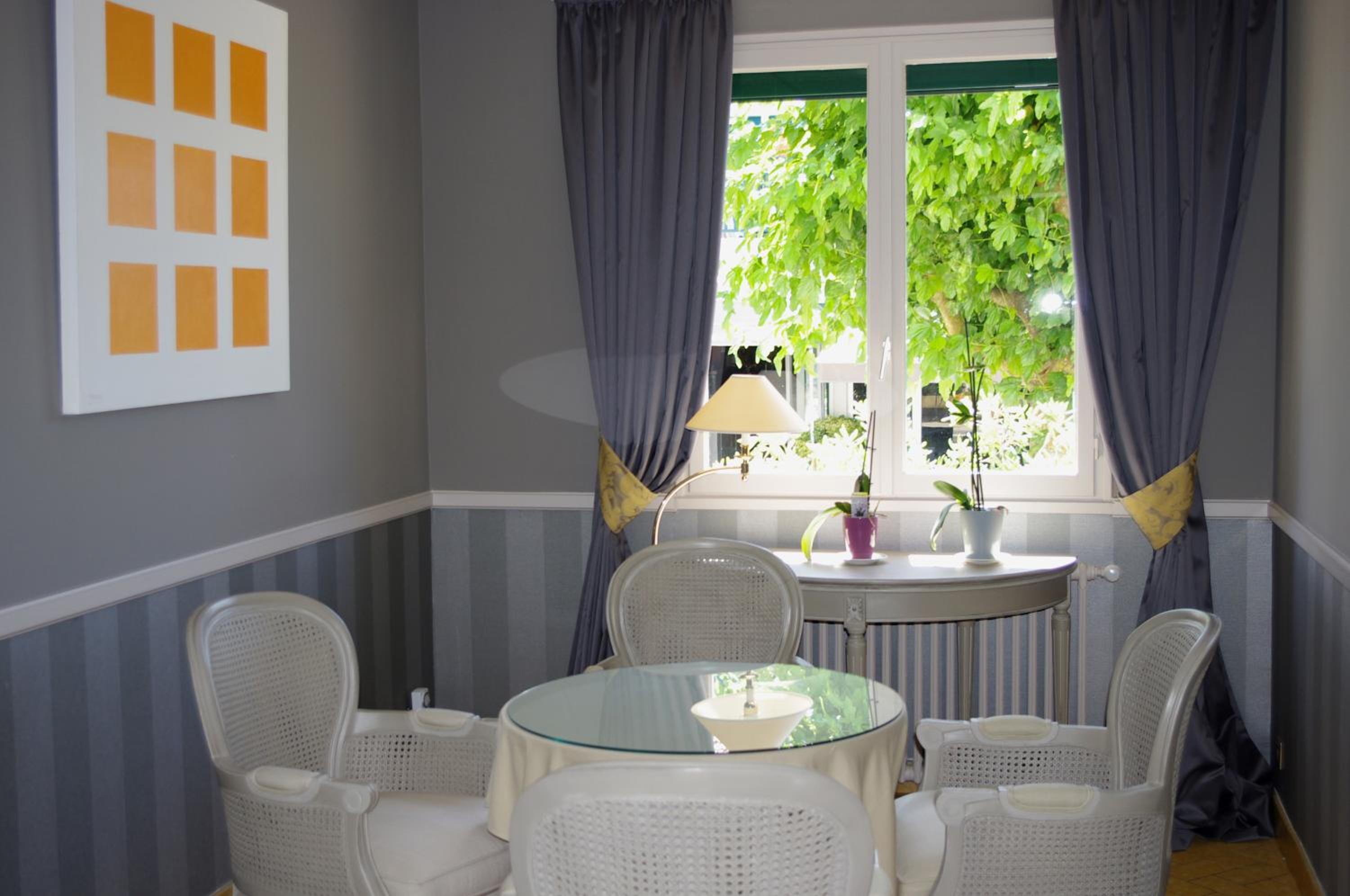 Hotel des Pins - Property Image 2