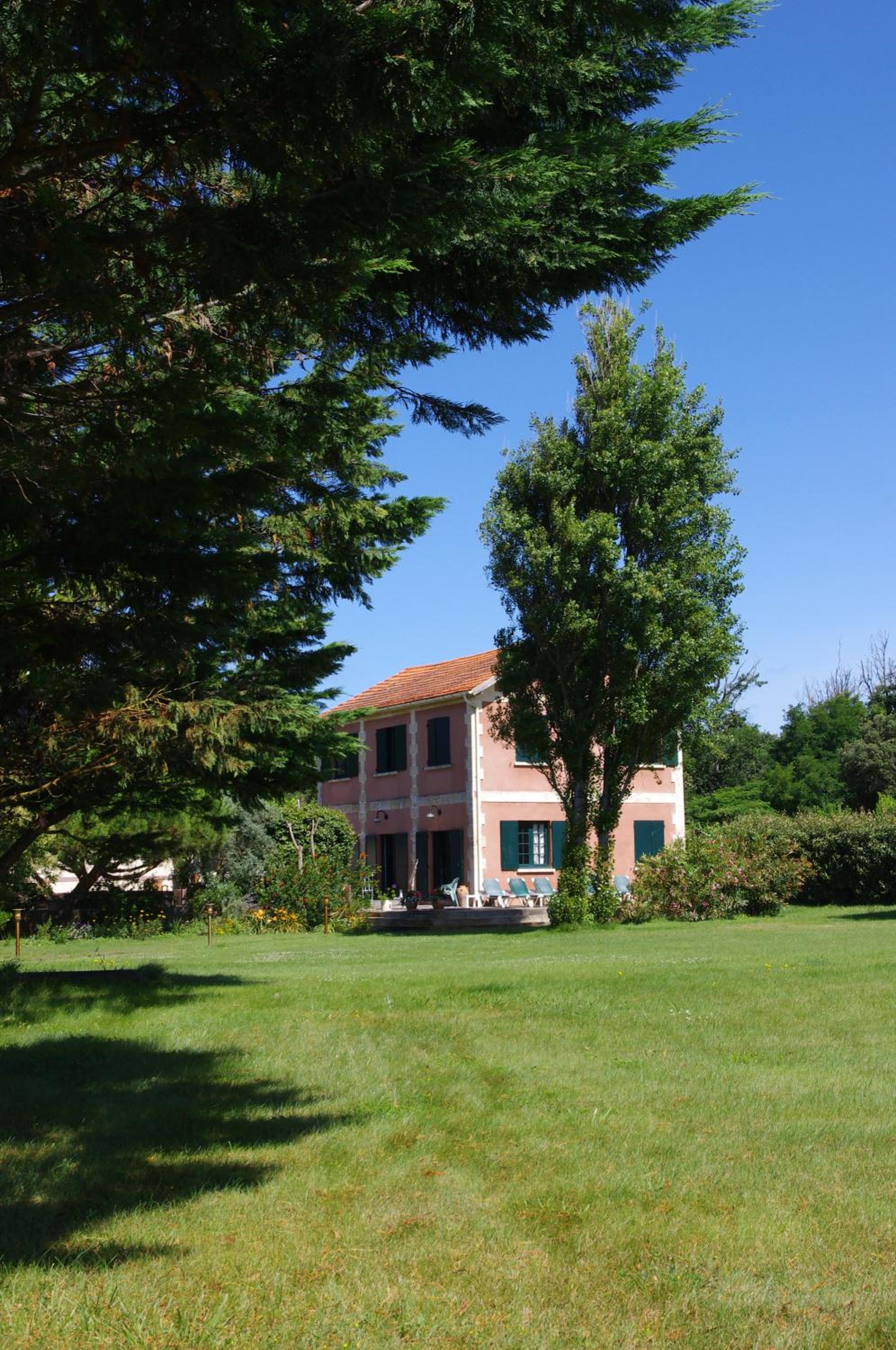 Hotel des Pins - Property Image 3