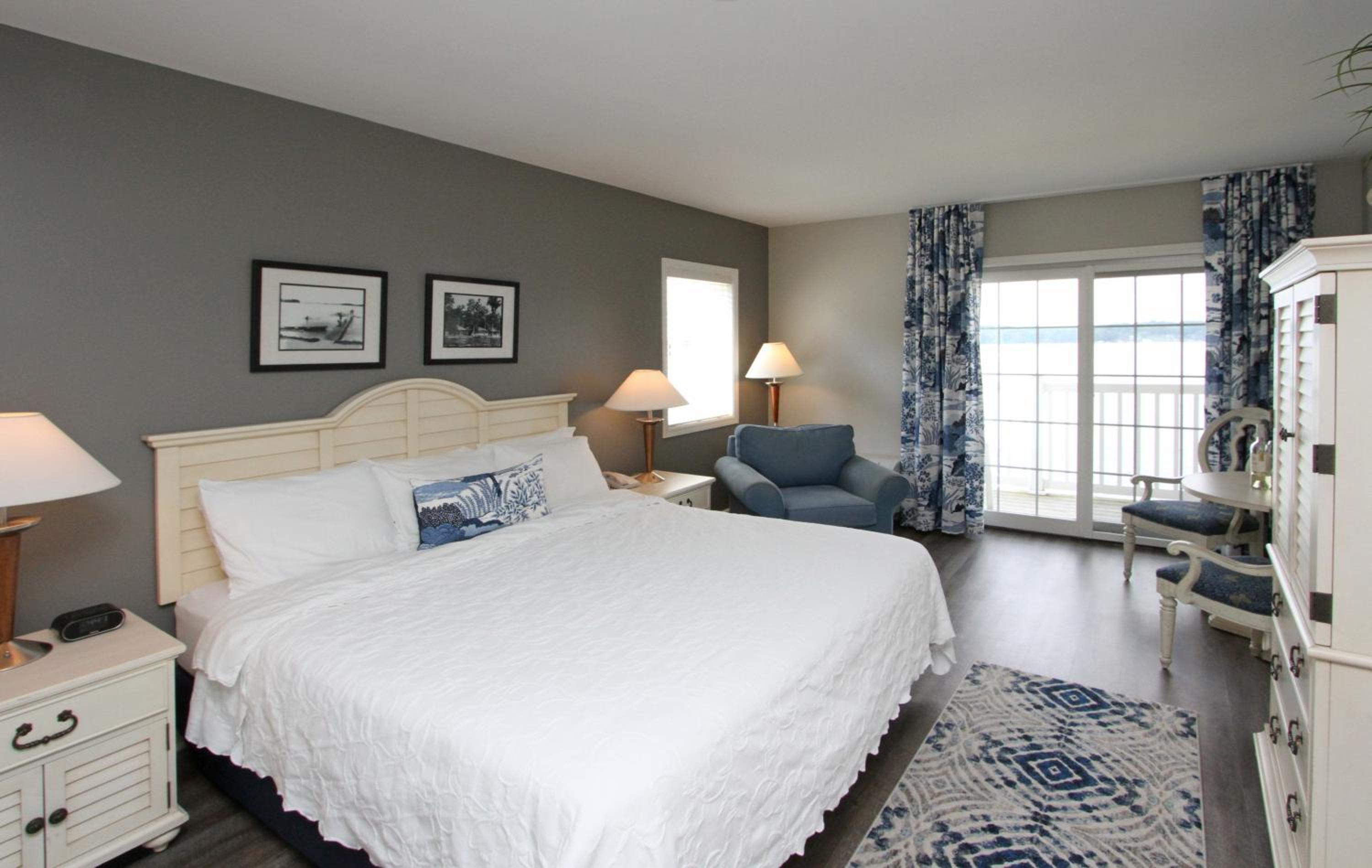 Bay Pointe Inn