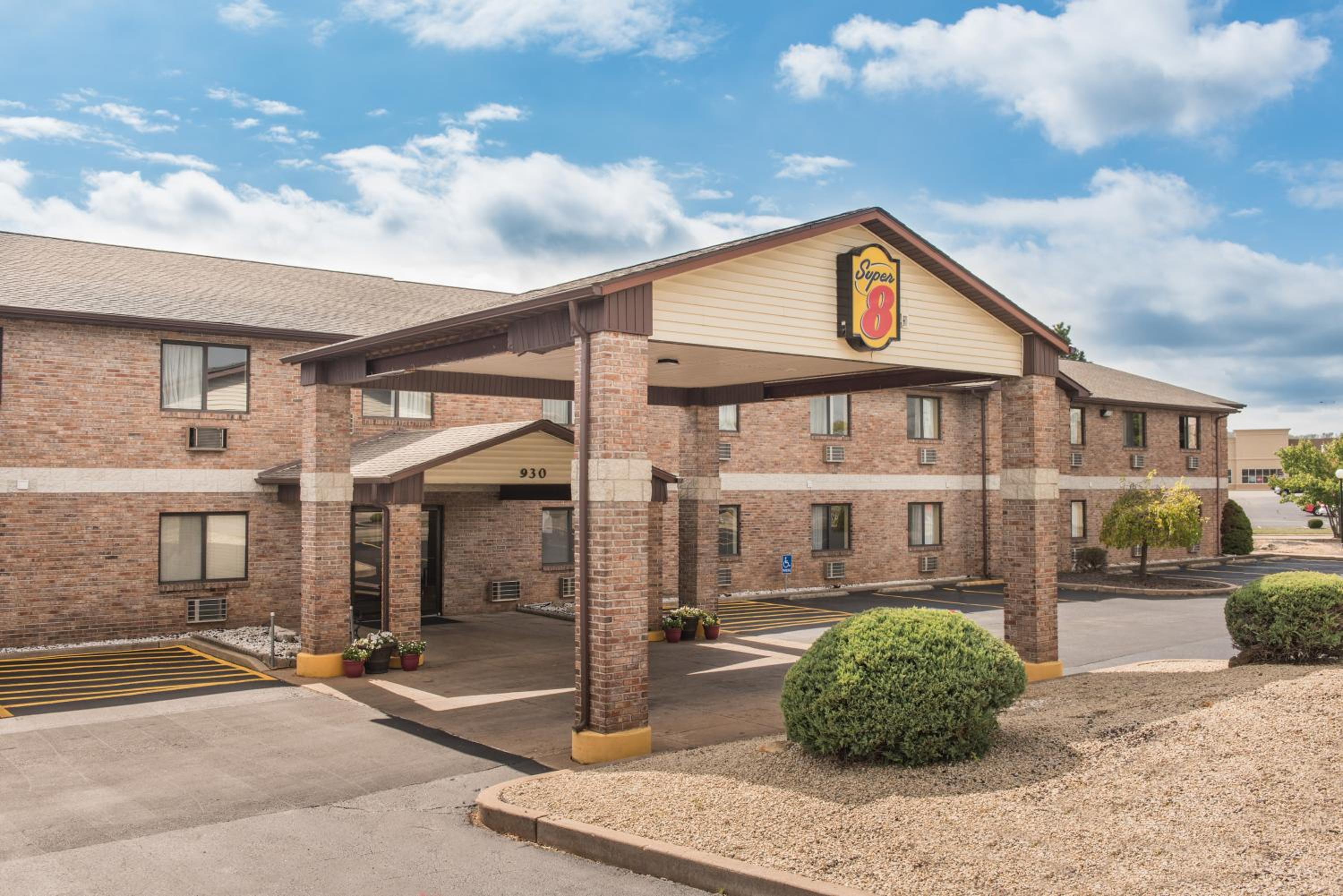 Farmington Vacations - Super 8 by Wyndham Farmington - Property Image 13