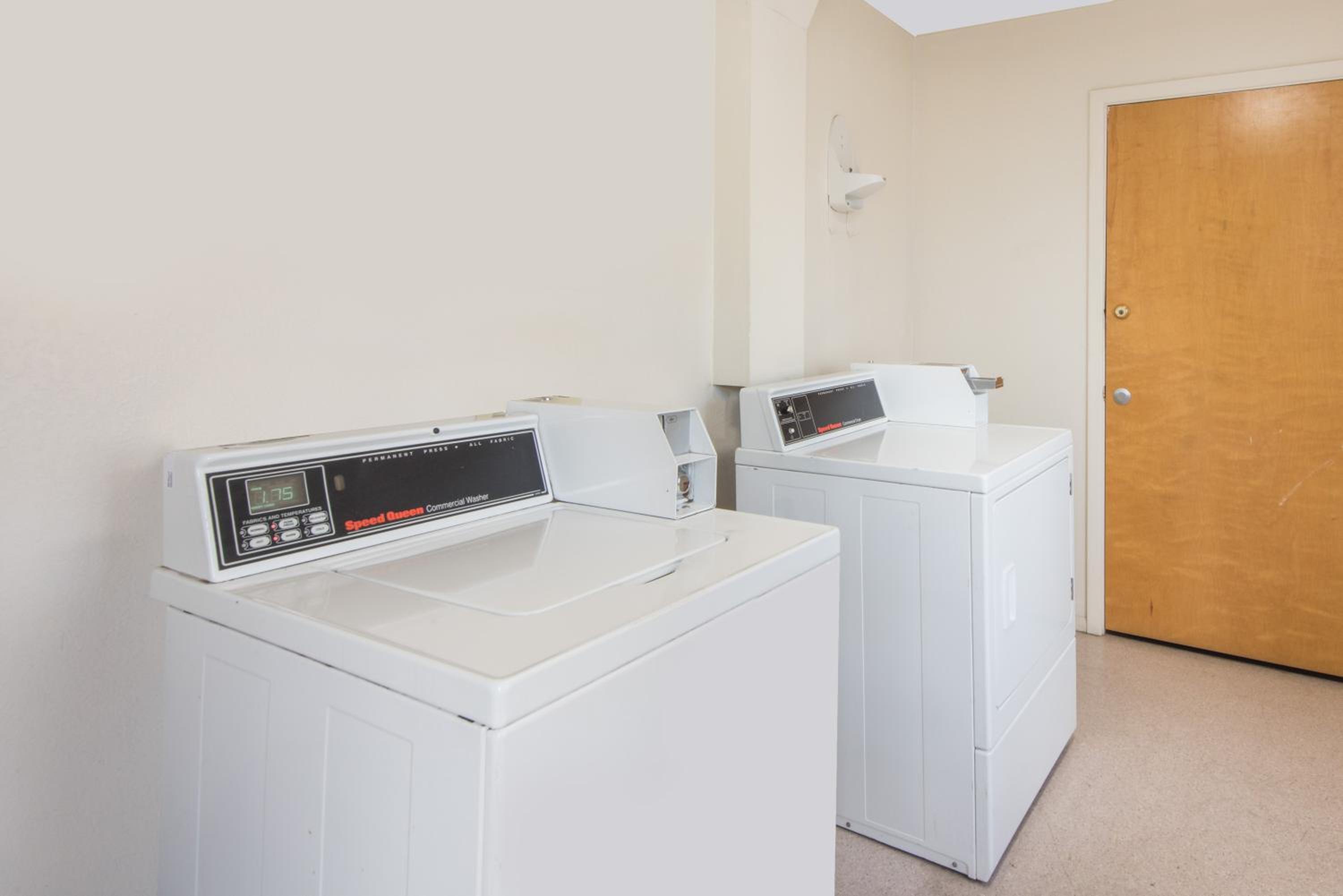 Farmington Vacations - Super 8 by Wyndham Farmington - Property Image 7