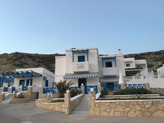 Blue and White Studios & Apartments