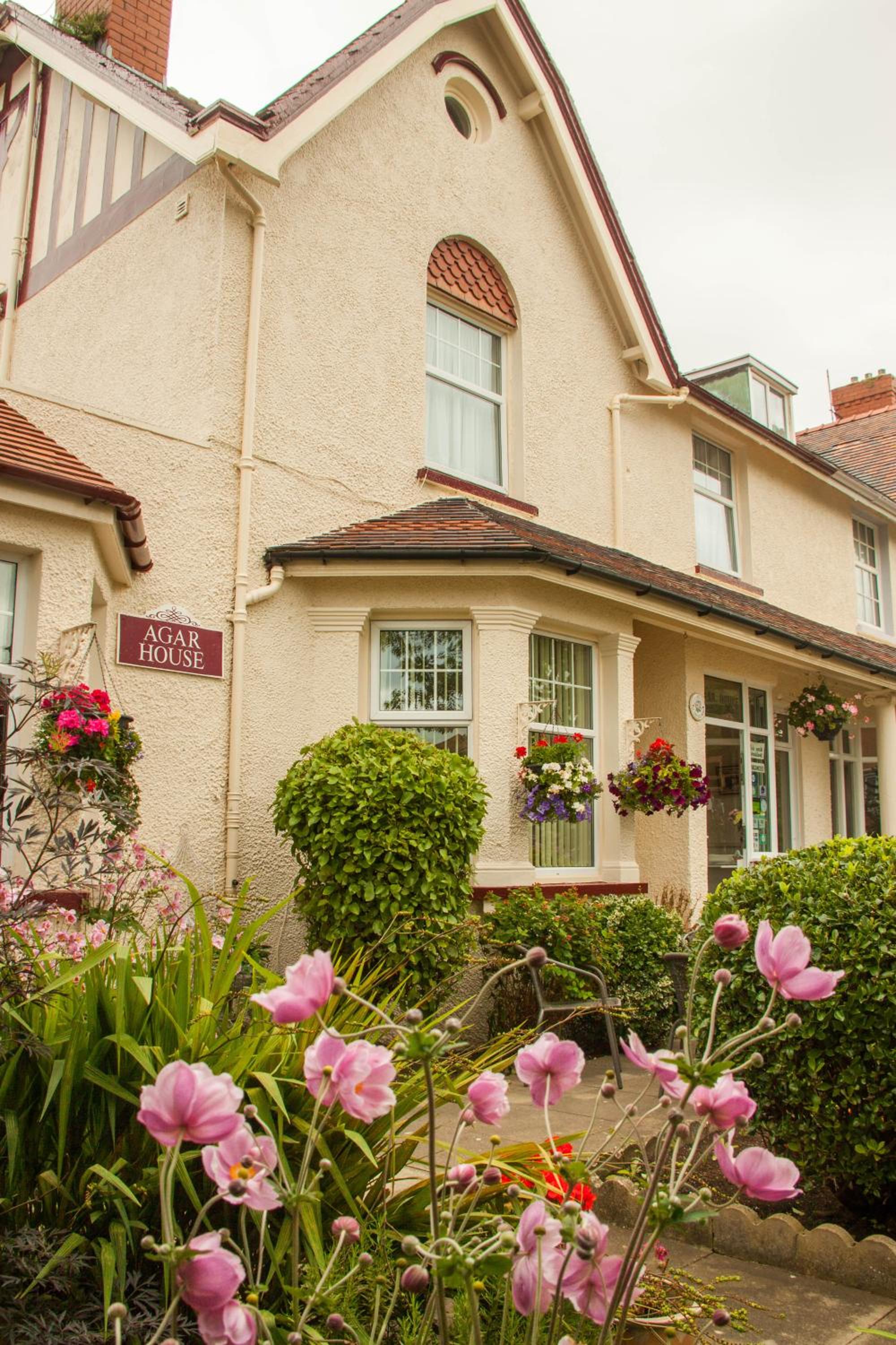 Agar House
