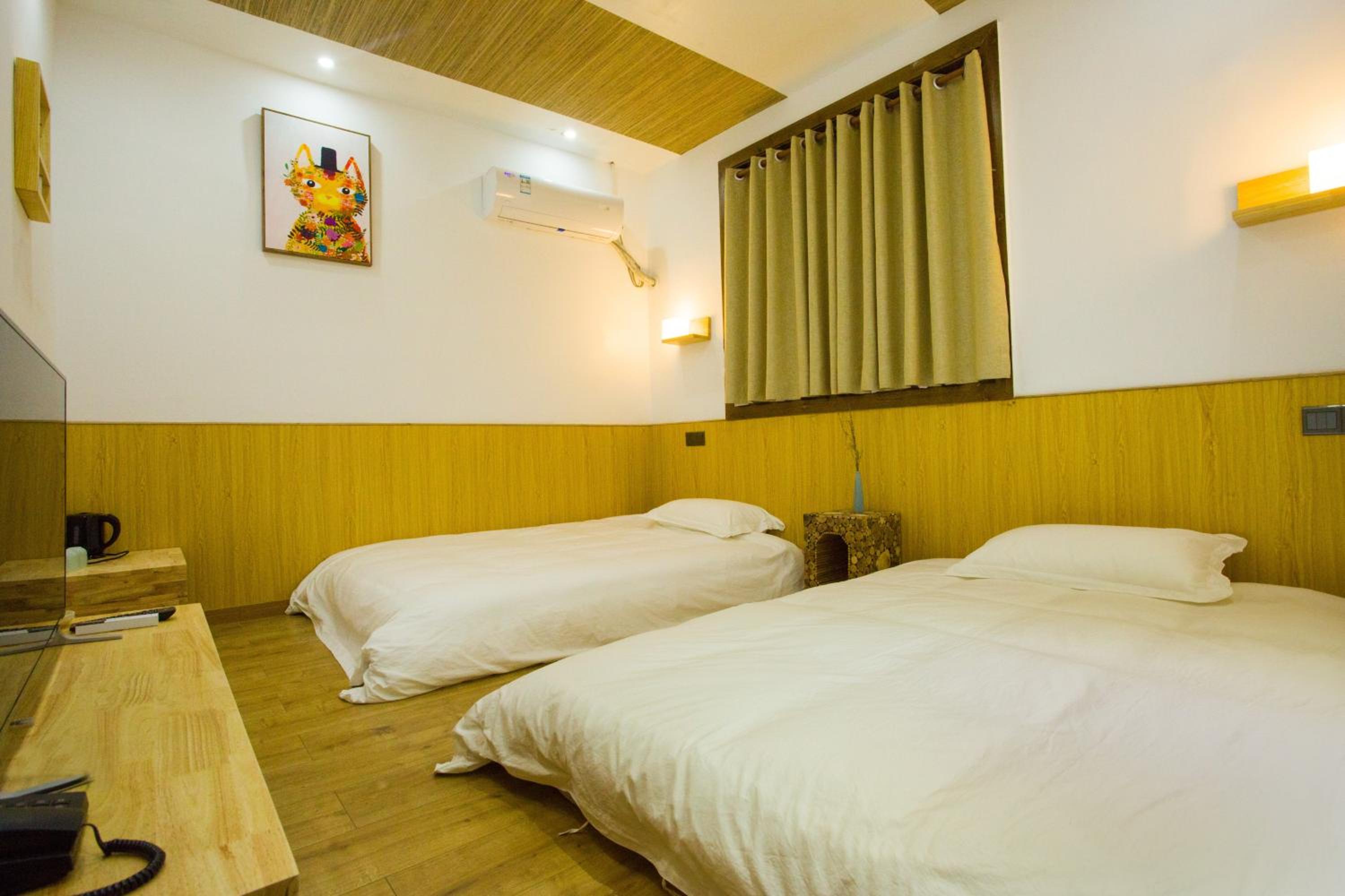 Wally House Hostel - walk 5 minutes to east gate of National Forest Park-ticket book services-free laundry facilities-free capsule coffee-Tour route introd