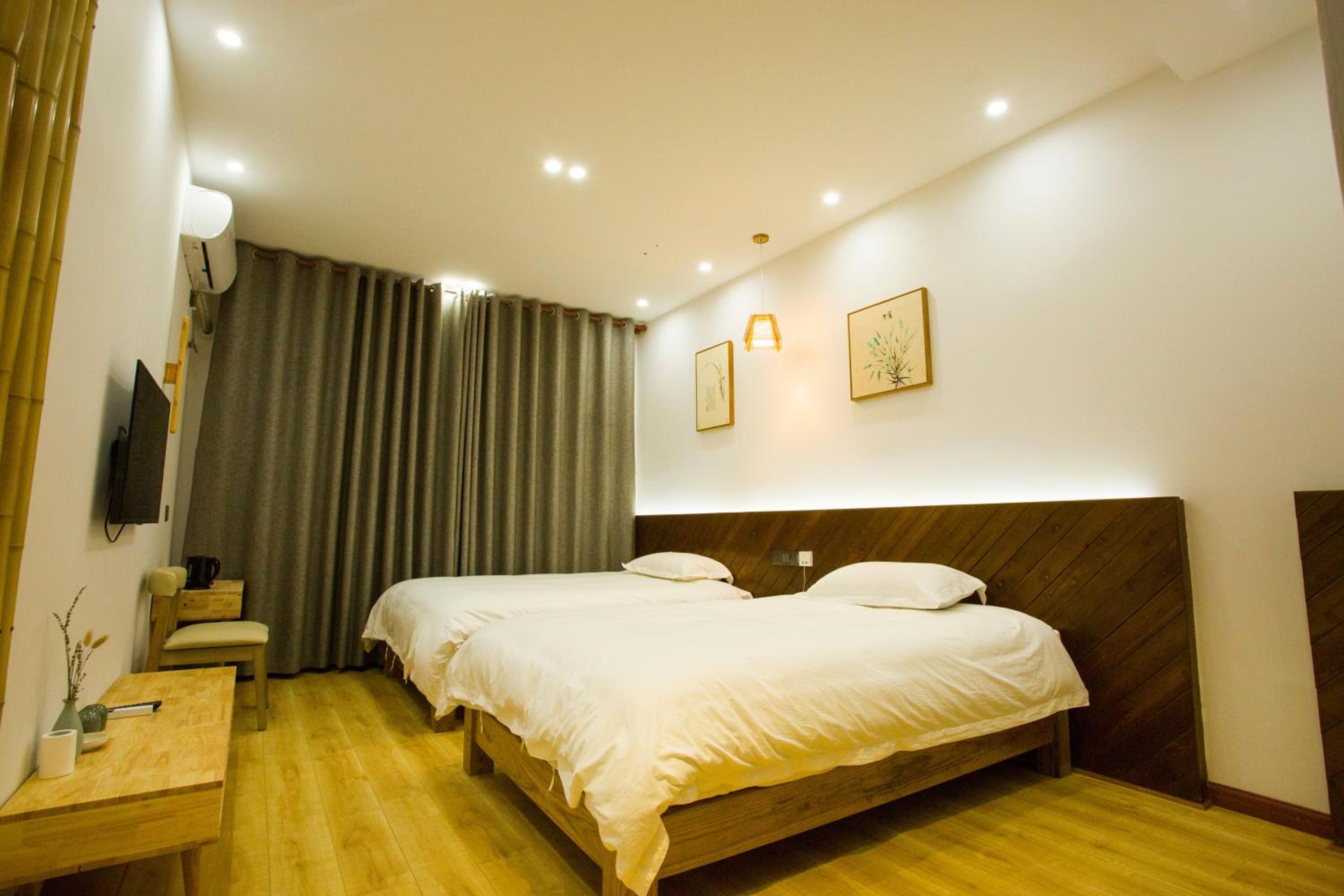 Wally House Hostel - walk 5 minutes to east gate of National Forest Park-ticket book services-free laundry facilities-free capsule coffee-Tour route introd