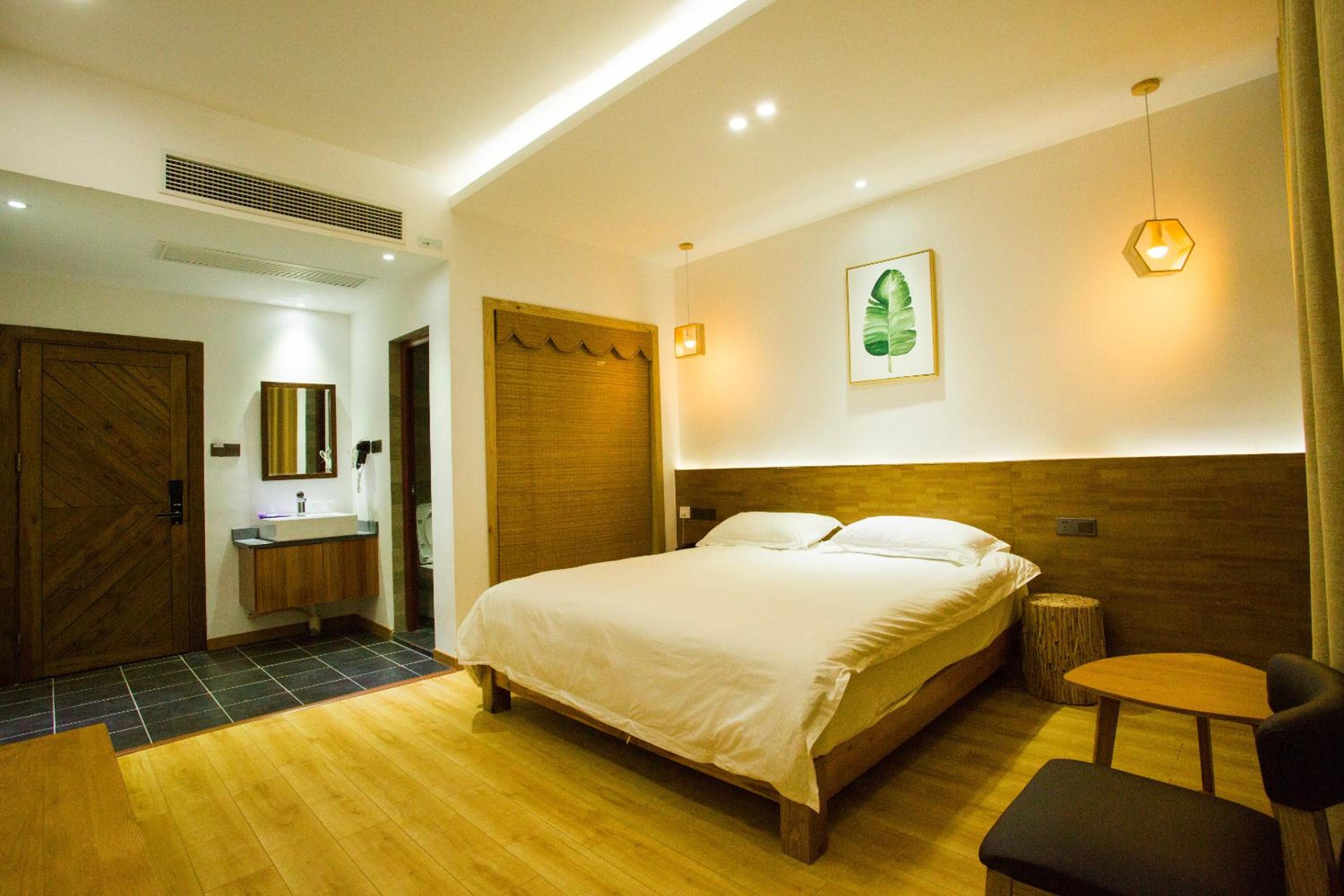Wally House Hostel - walk 5 minutes to east gate of National Forest Park-ticket book services-free laundry facilities-free capsule coffee-Tour route introd