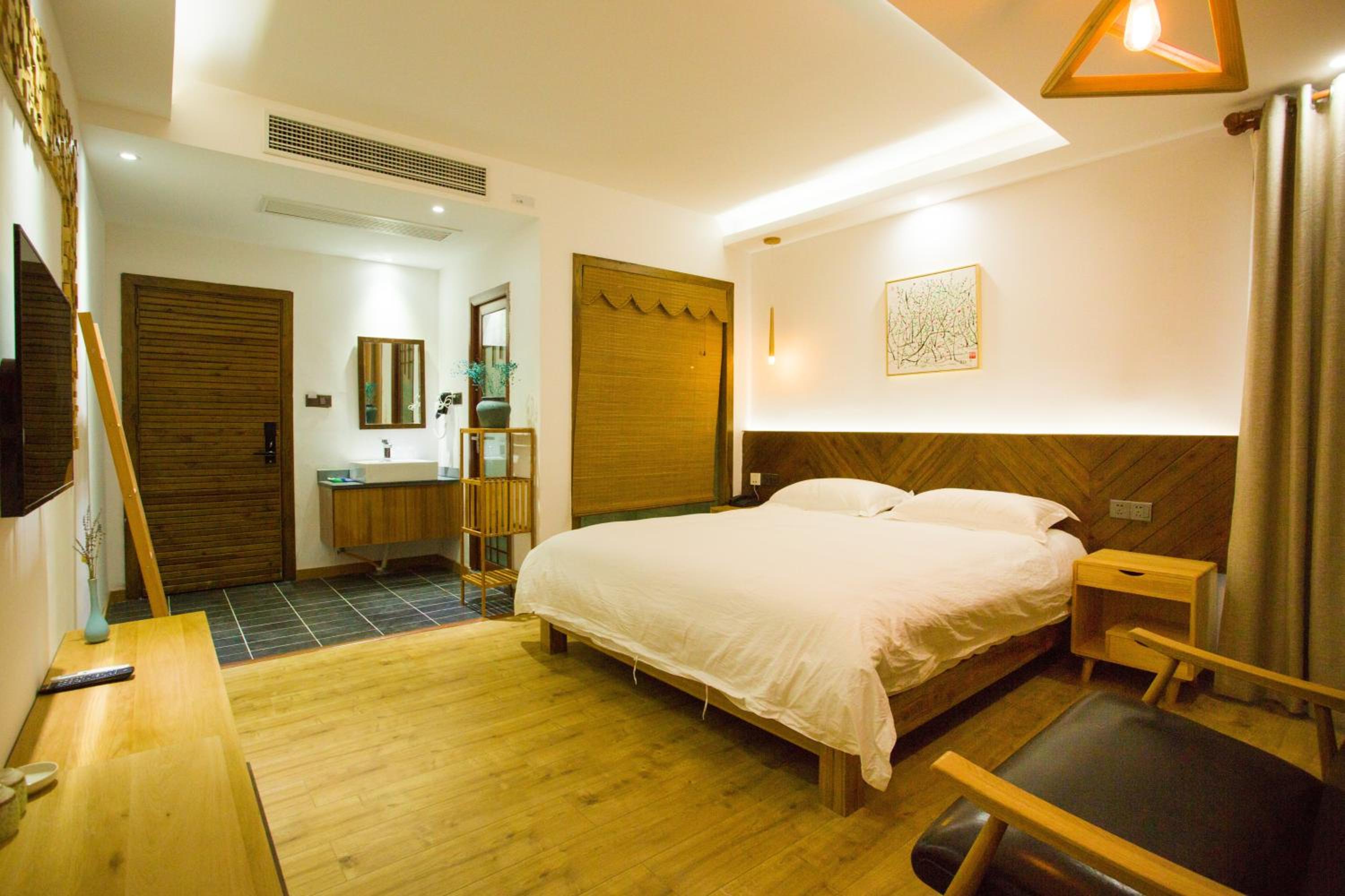 Wally House Hostel - walk 5 minutes to east gate of National Forest Park-ticket book services-free laundry facilities-free capsule coffee-Tour route introd