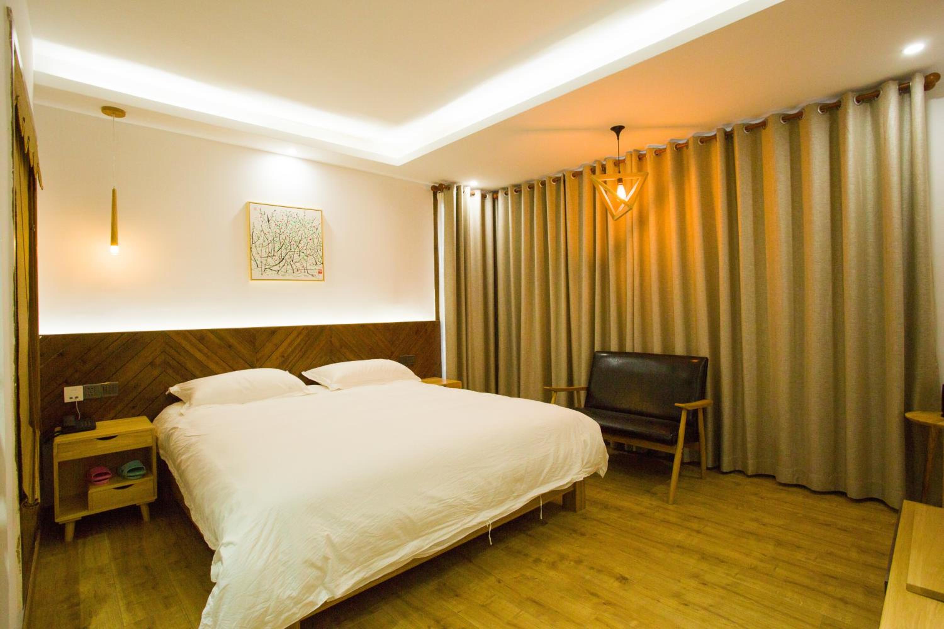 Wally House Hostel - walk 5 minutes to east gate of National Forest Park-ticket book services-free laundry facilities-free capsule coffee-Tour route introd