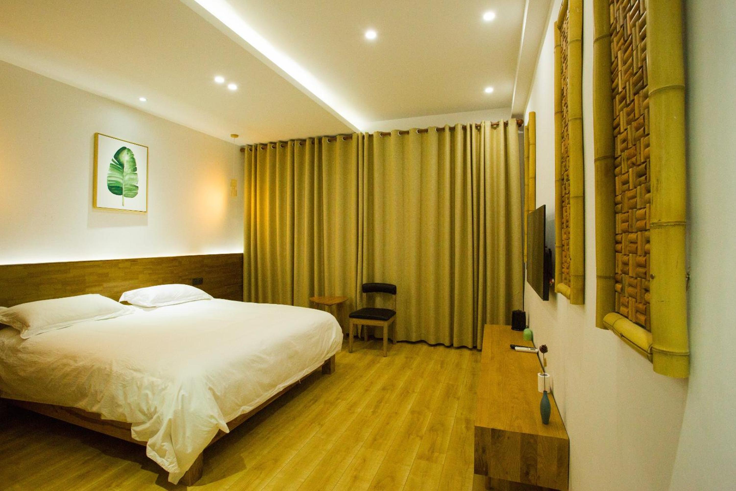 Wally House Hostel - walk 5 minutes to east gate of National Forest Park-ticket book services-free laundry facilities-free capsule coffee-Tour route introd