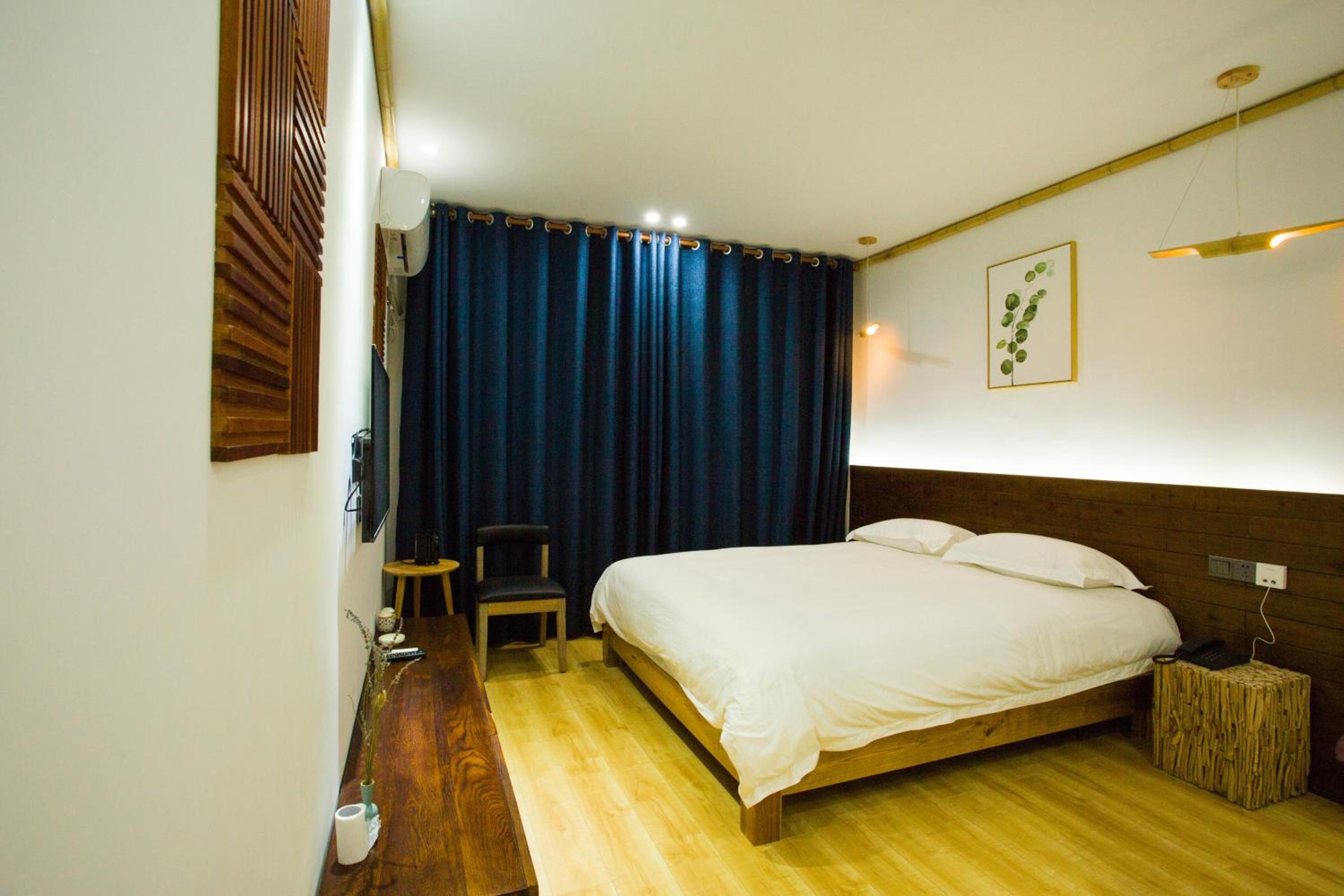 Wally House Hostel - walk 5 minutes to east gate of National Forest Park-ticket book services-free laundry facilities-free capsule coffee-Tour route introd