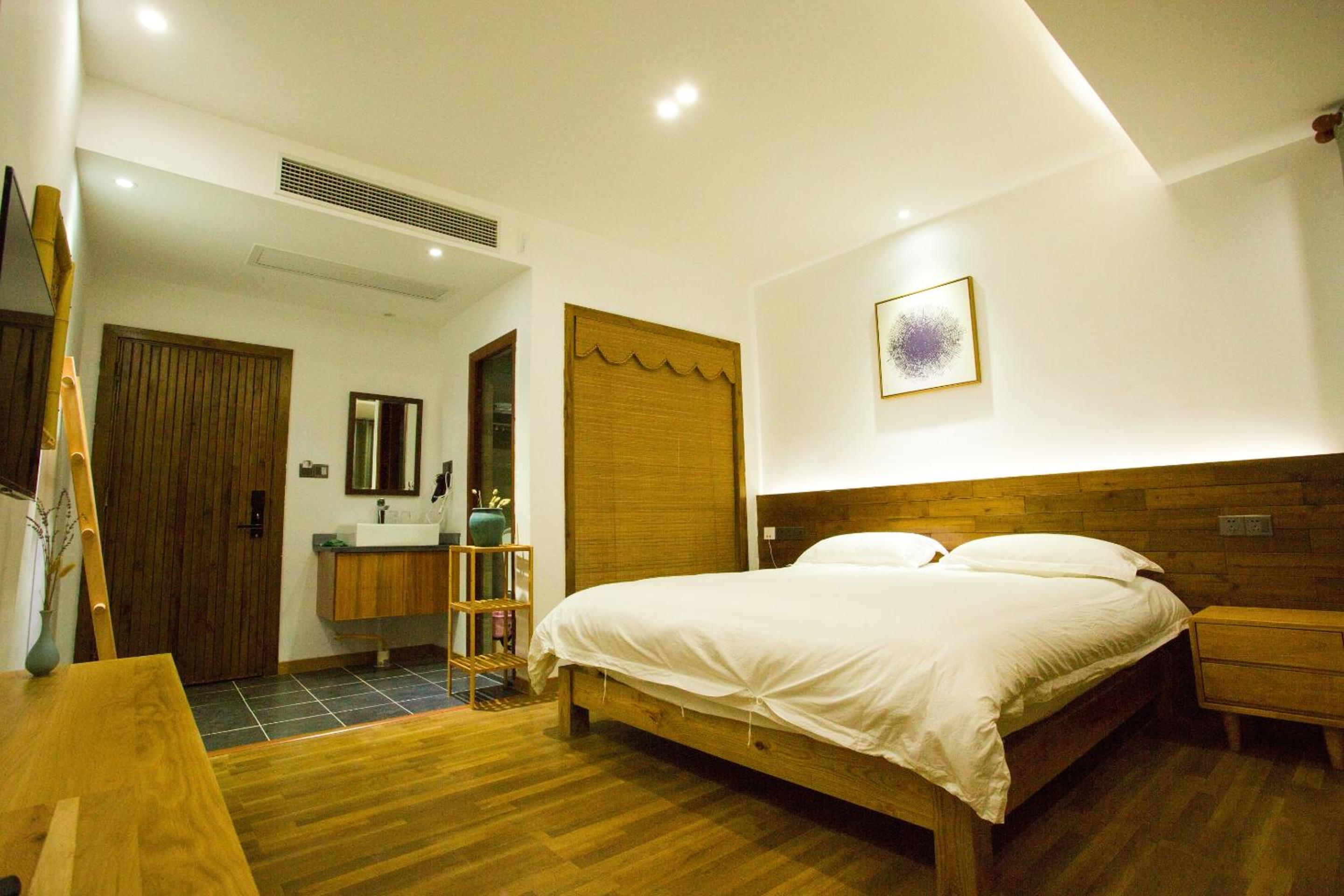 Wally House Hostel - walk 5 minutes to east gate of National Forest Park-ticket book services-free laundry facilities-free capsule coffee-Tour route introd