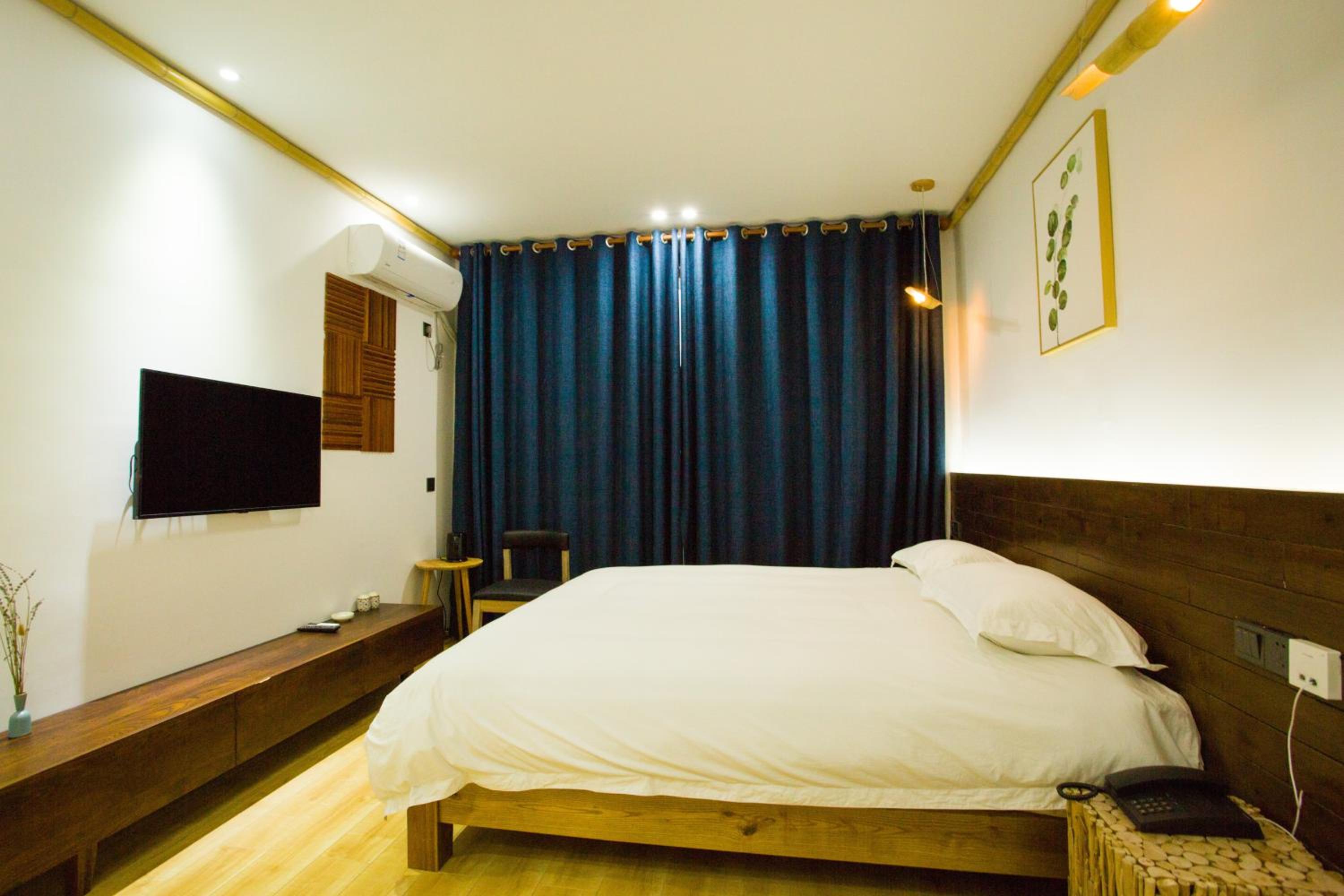 Wally House Hostel - walk 5 minutes to east gate of National Forest Park-ticket book services-free laundry facilities-free capsule coffee-Tour route introd