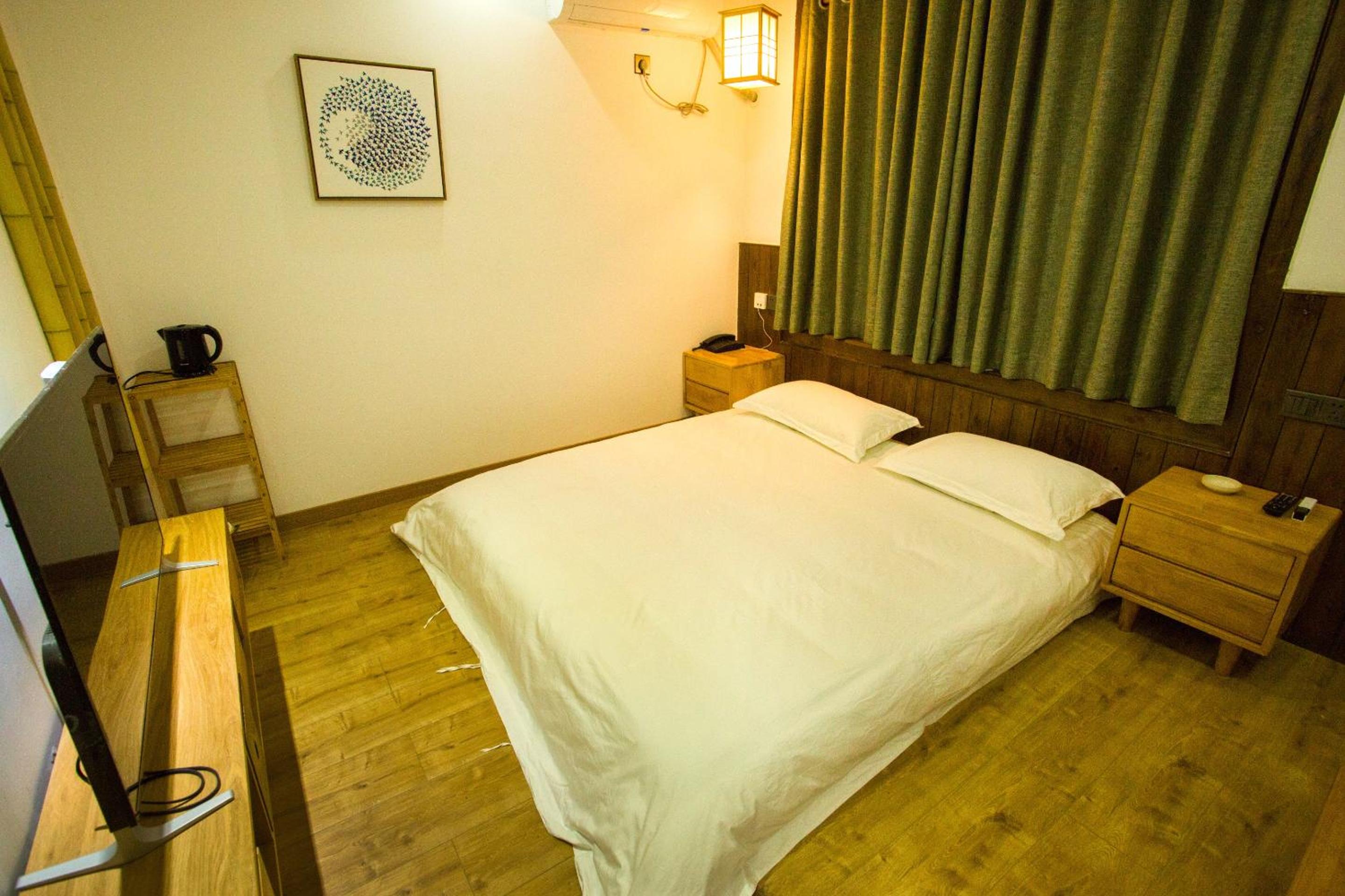 Wally House Hostel - walk 5 minutes to east gate of National Forest Park-ticket book services-free laundry facilities-free capsule coffee-Tour route introd