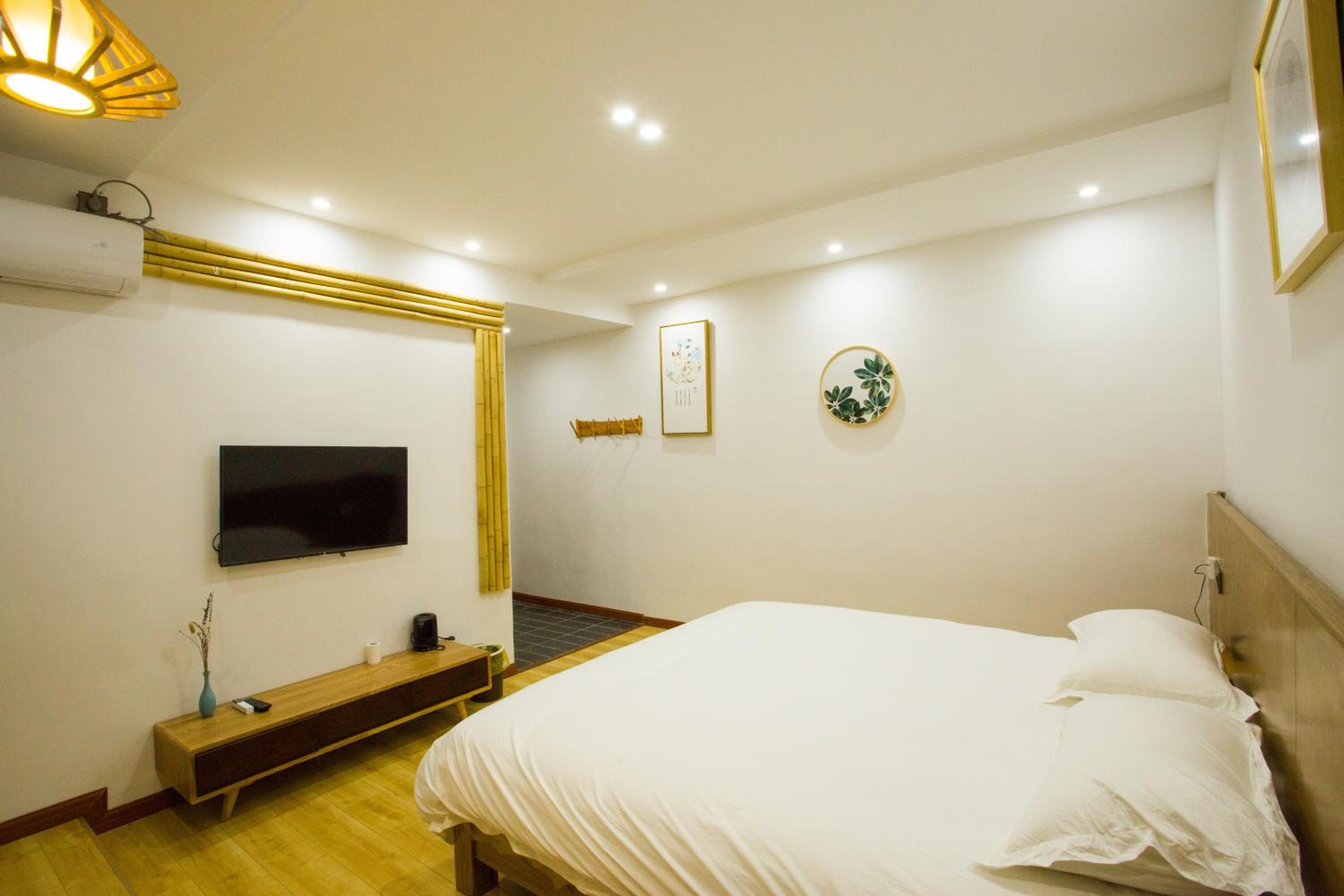 Wally House Hostel - walk 5 minutes to east gate of National Forest Park-ticket book services-free laundry facilities-free capsule coffee-Tour route introd