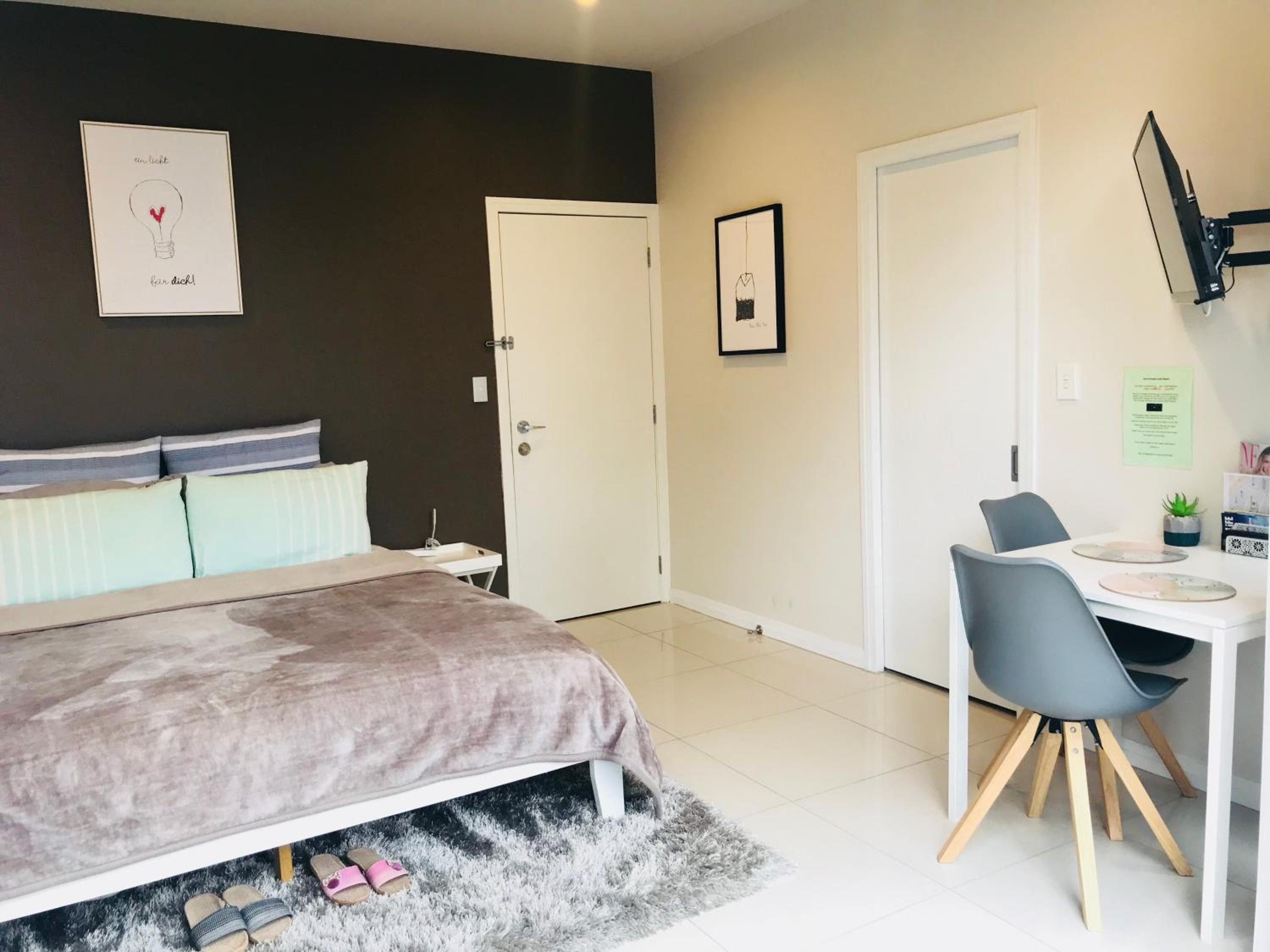 New Market Cozy Room view 5