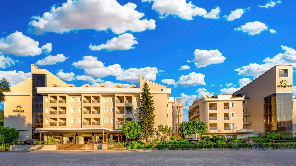 Hotel Julian Club Hotel - Image 1