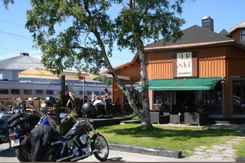 Le Ski Lodge & Steakhouse